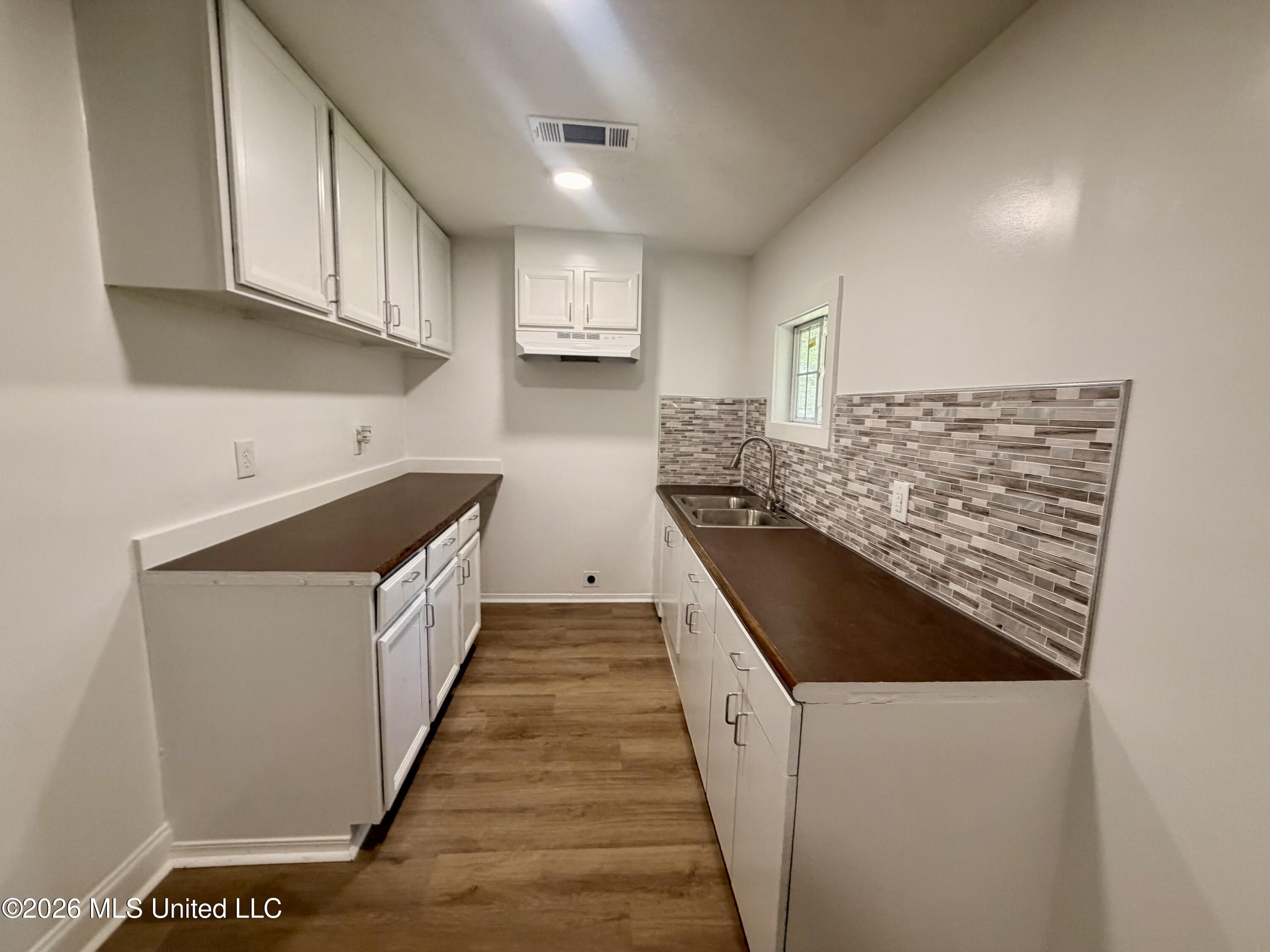 1872 Shady Lane Drive Property Photo 6