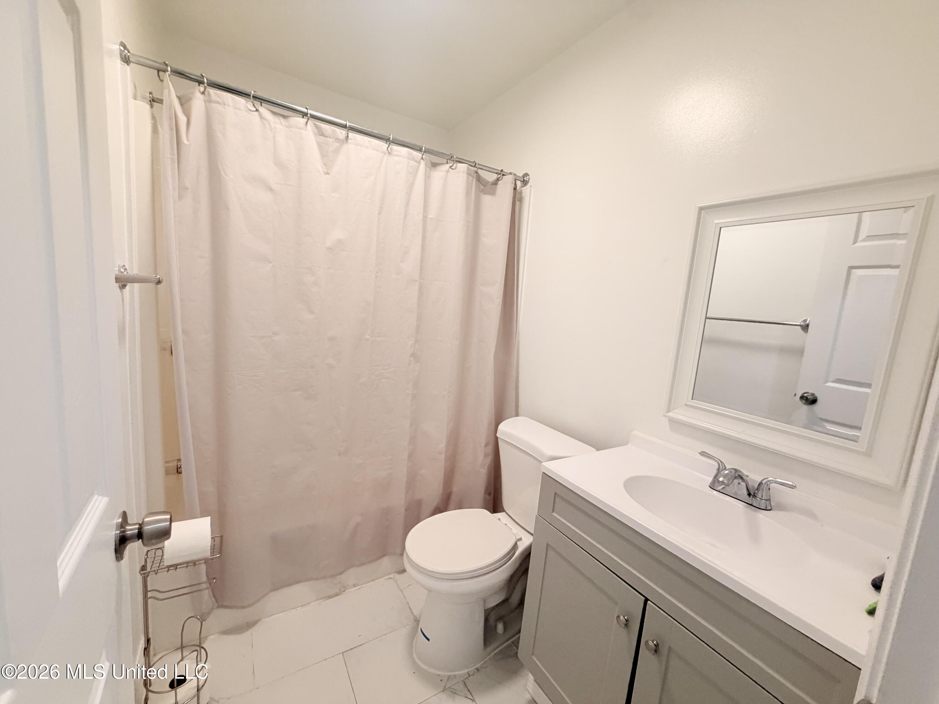 1872 Shady Lane Drive Property Photo 9