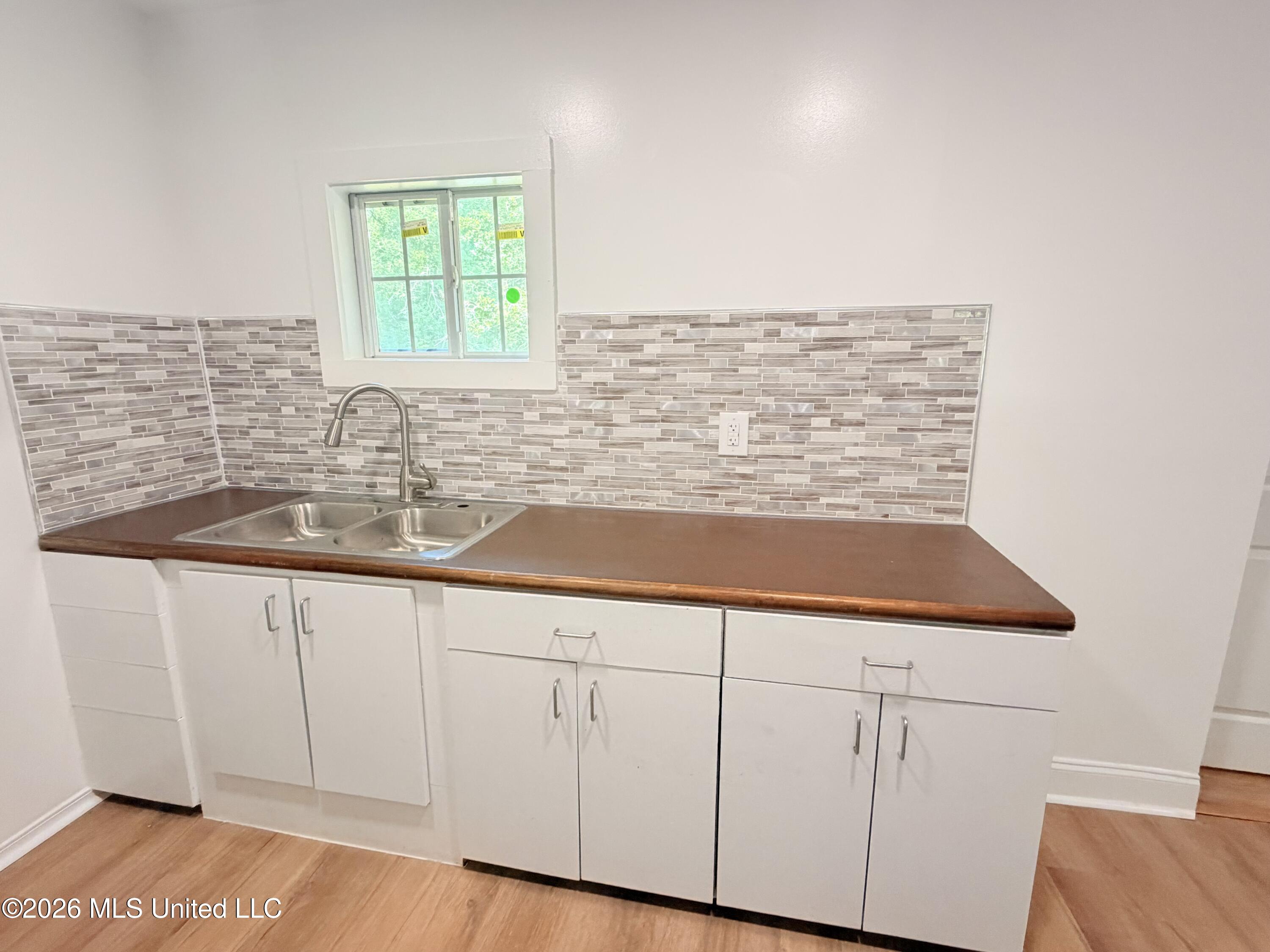 1872 Shady Lane Drive Property Photo 11