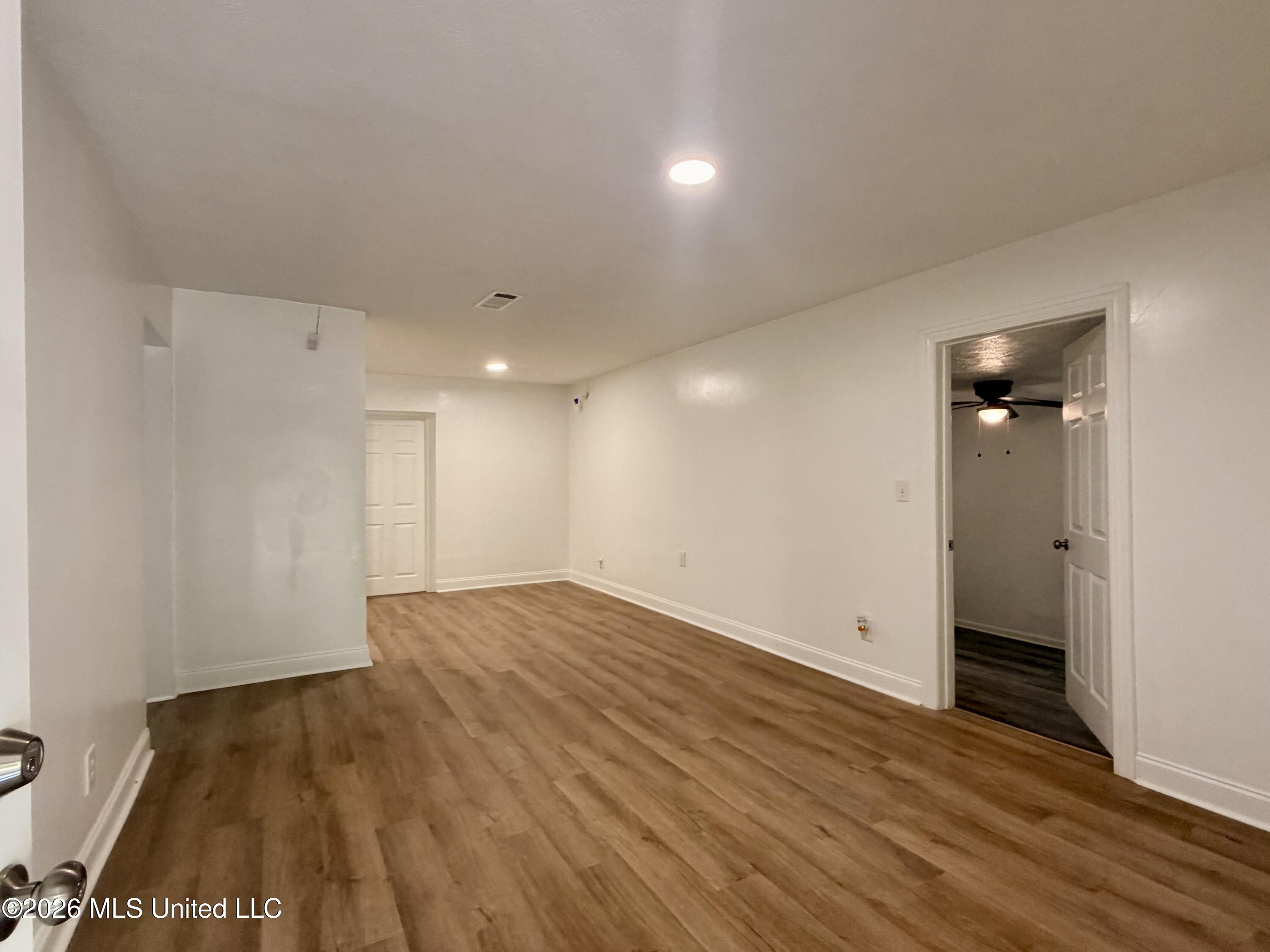 1872 Shady Lane Drive Property Photo 13