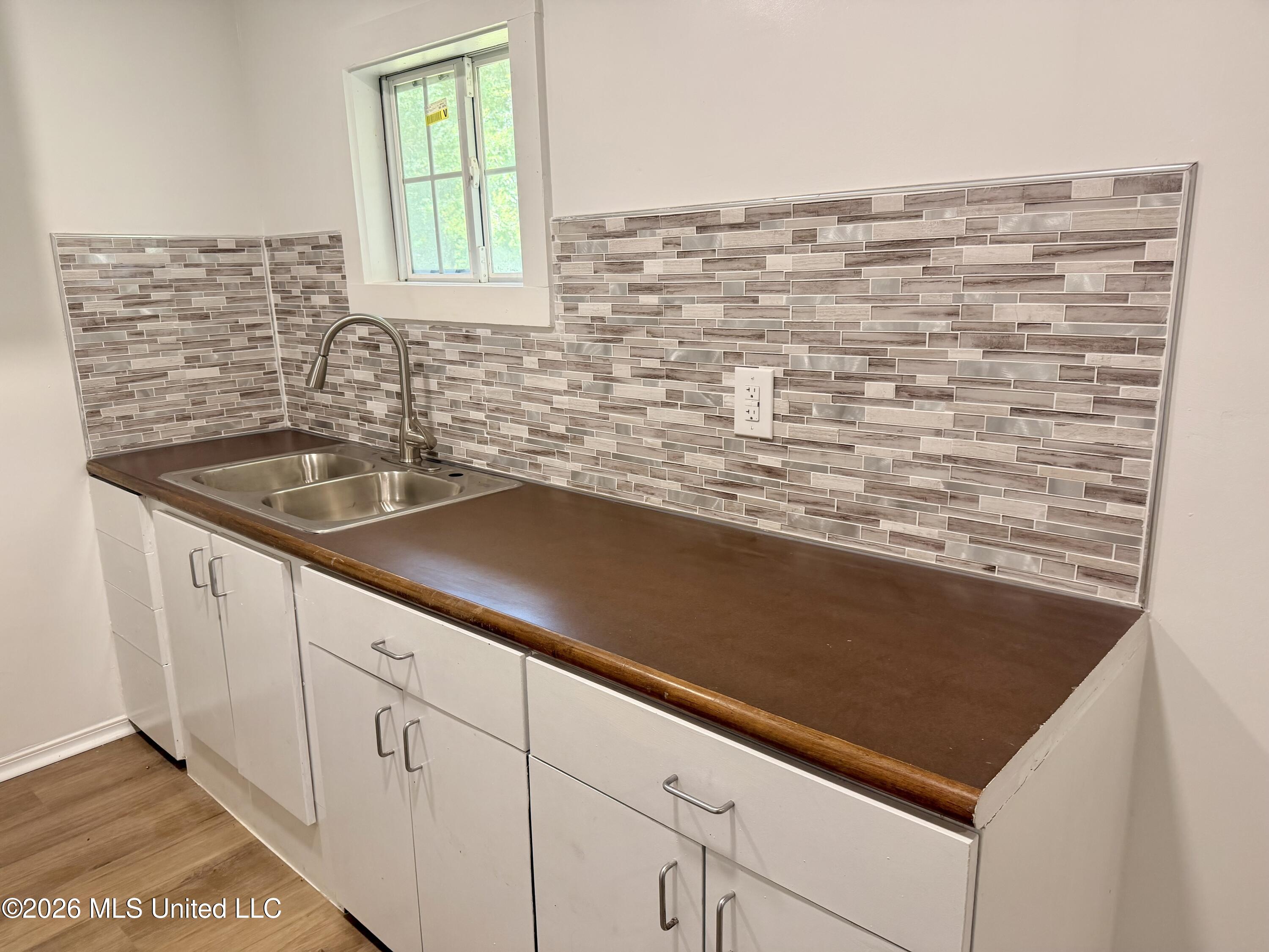 1872 Shady Lane Drive Property Photo 14