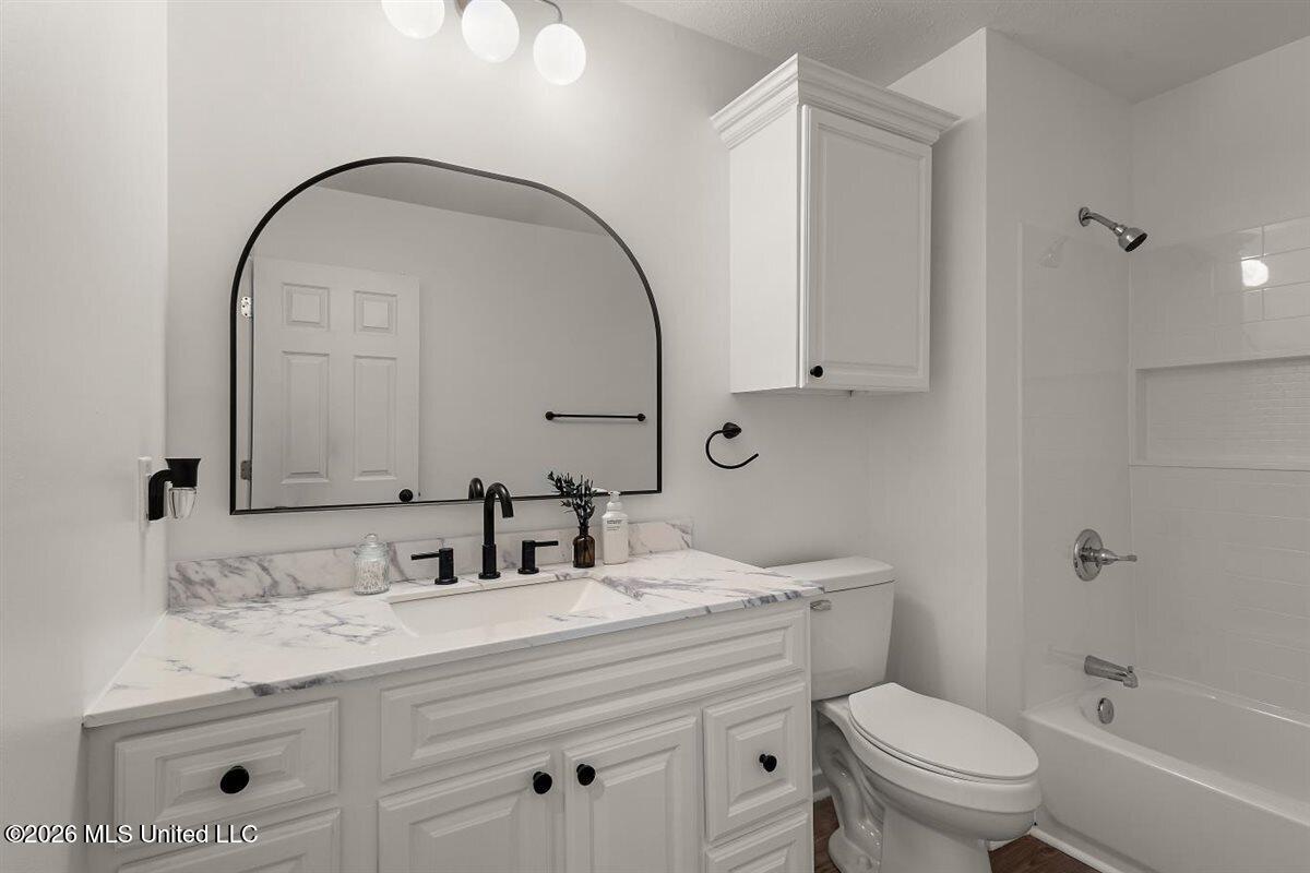 156 Dakota Street Property Photo 14