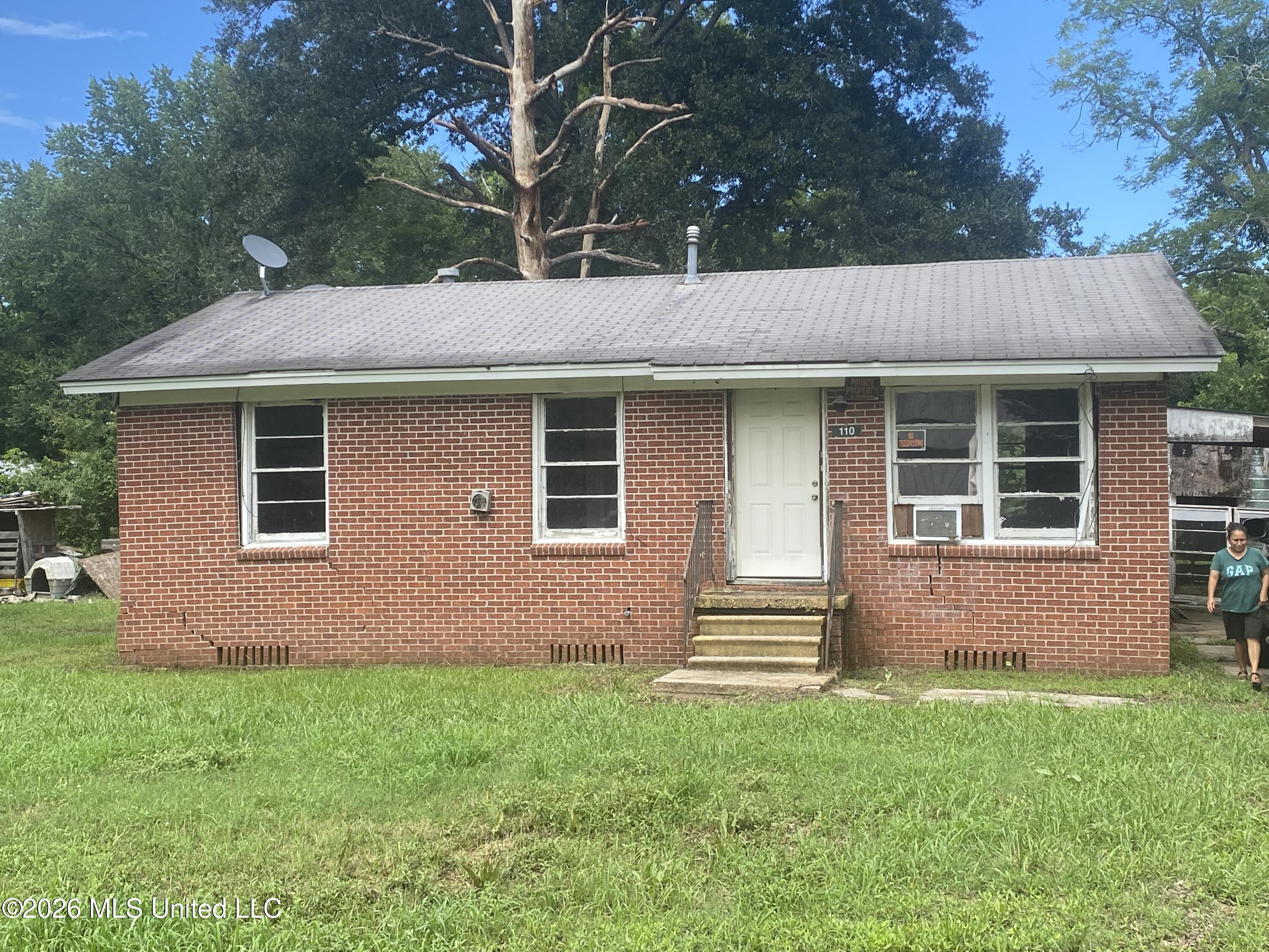 110 Oak Street Property Photo 2