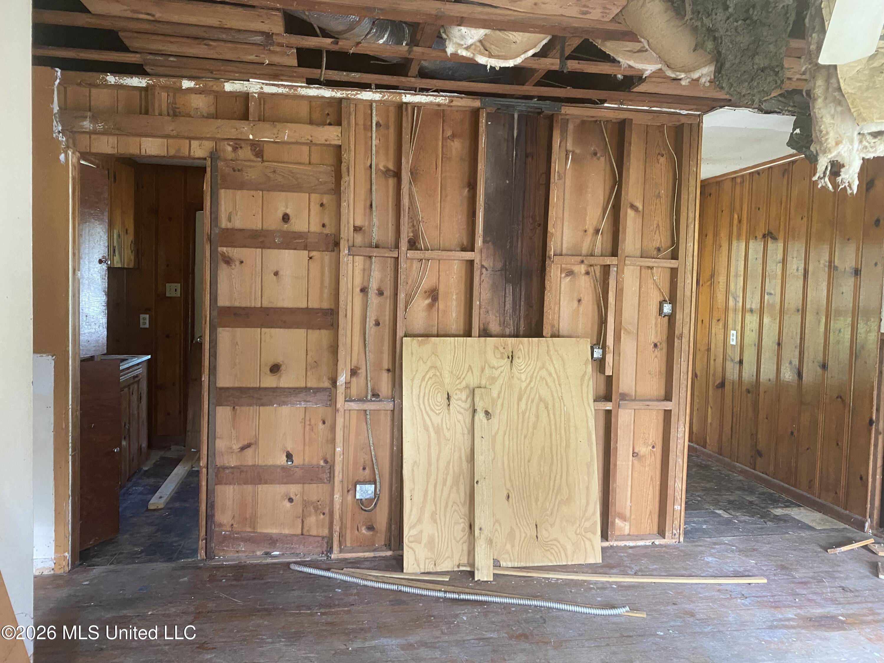 110 Oak Street Property Photo 3