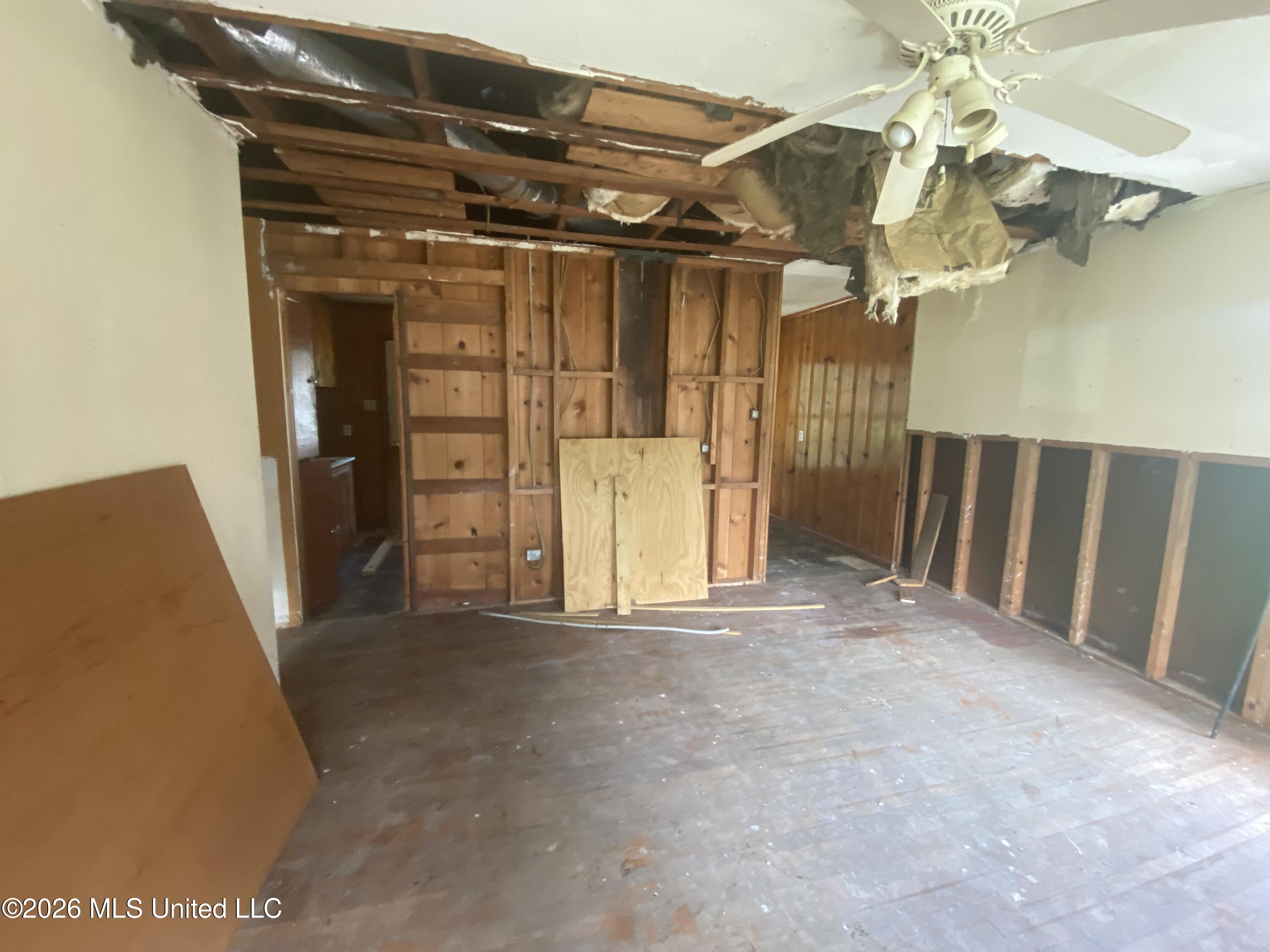 110 Oak Street Property Photo 4