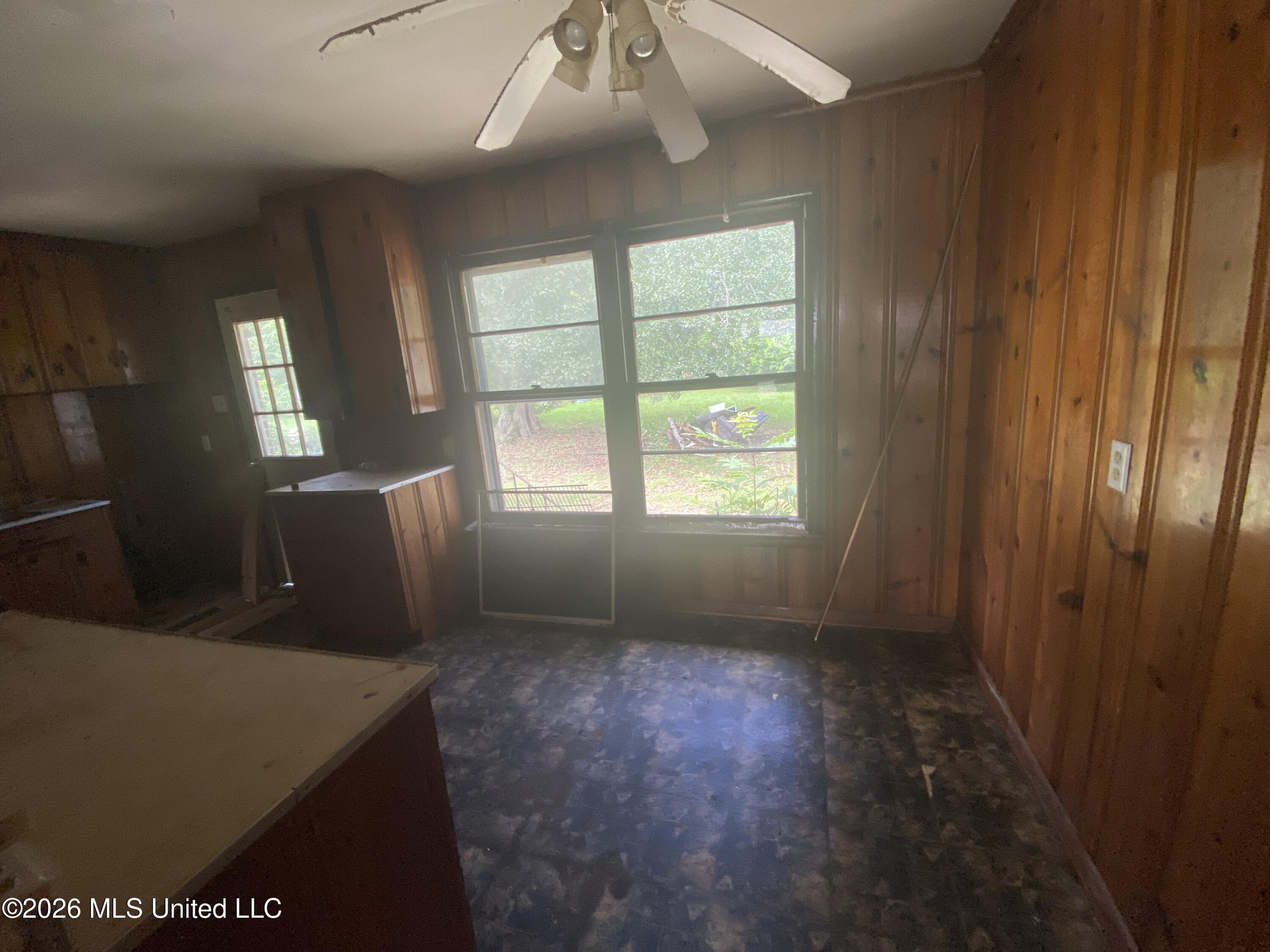 110 Oak Street Property Photo 5