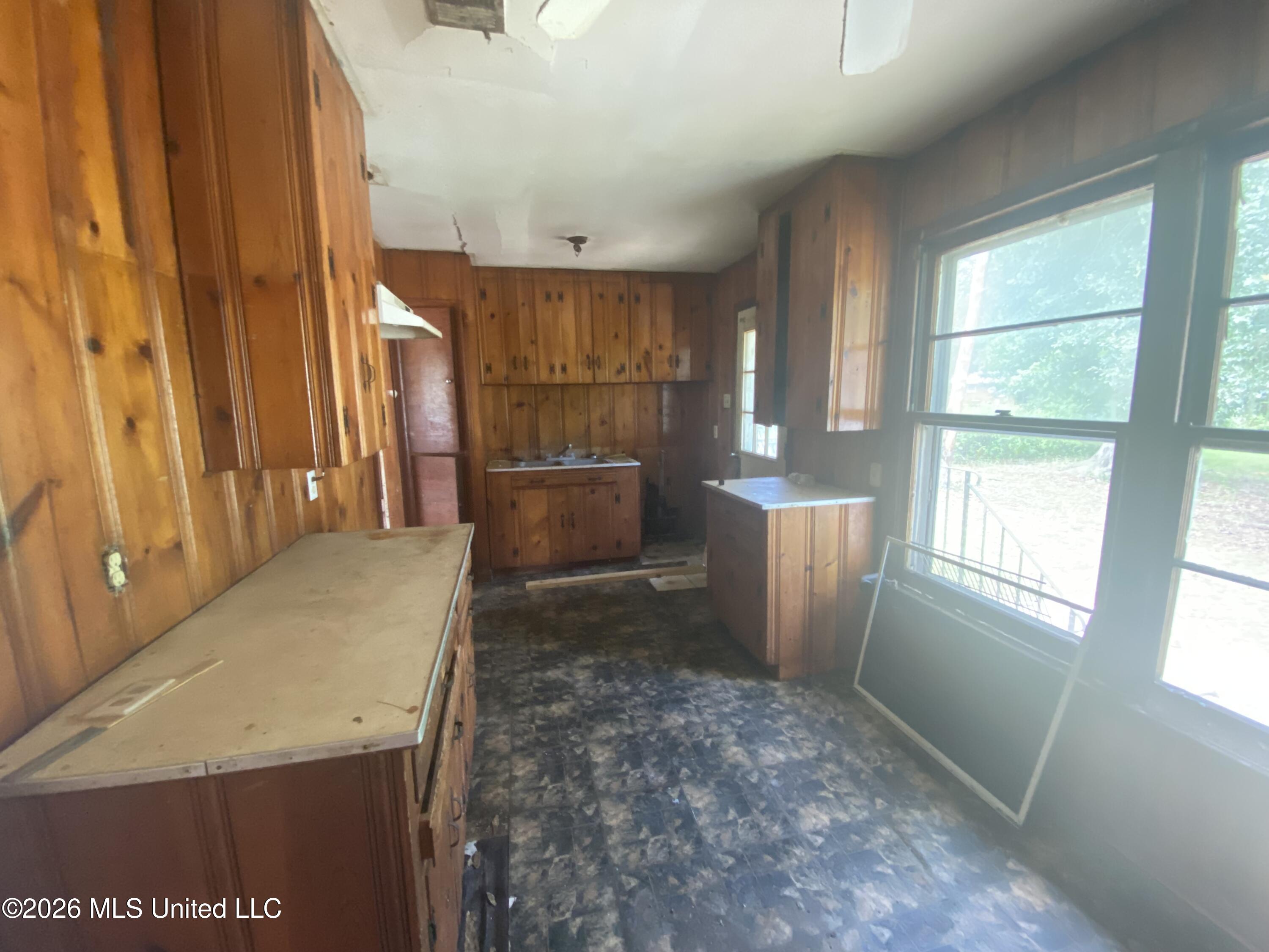 110 Oak Street Property Photo 6