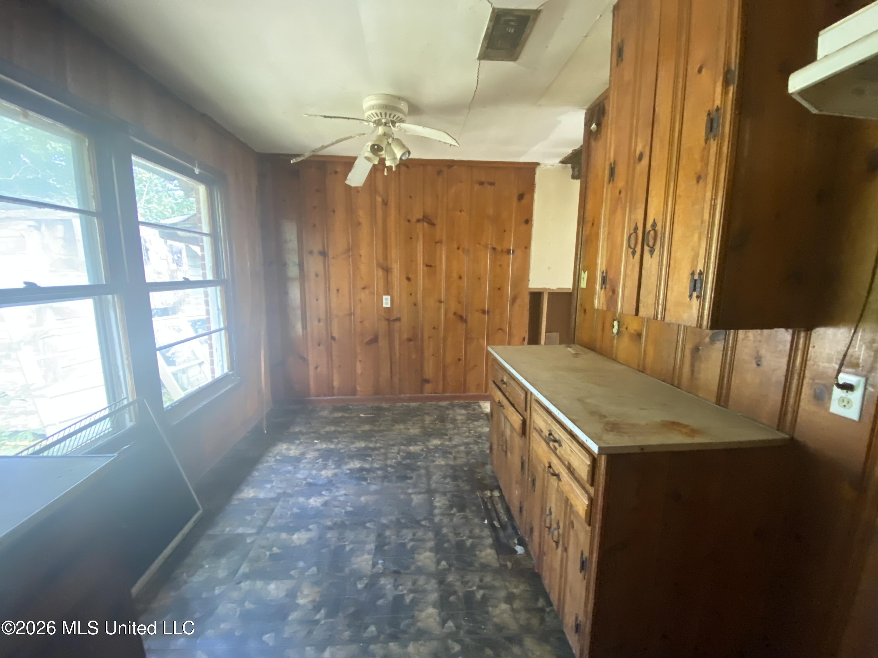 110 Oak Street Property Photo 7