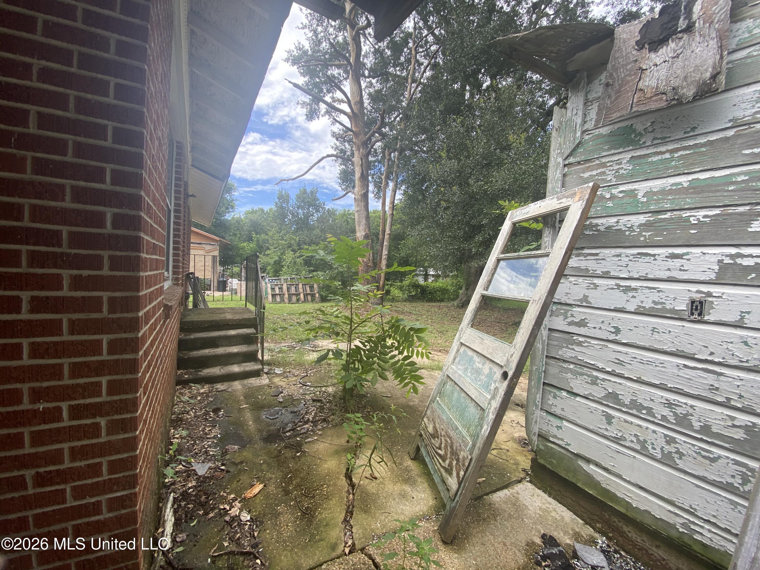 110 Oak Street Property Photo 18