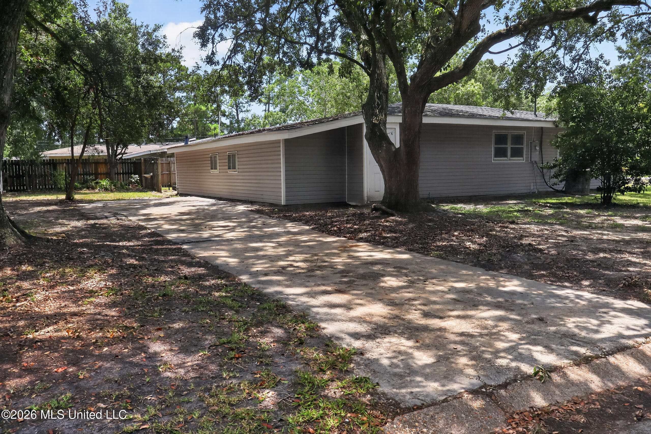 1910 Meadowbrook Street Property Photo 6