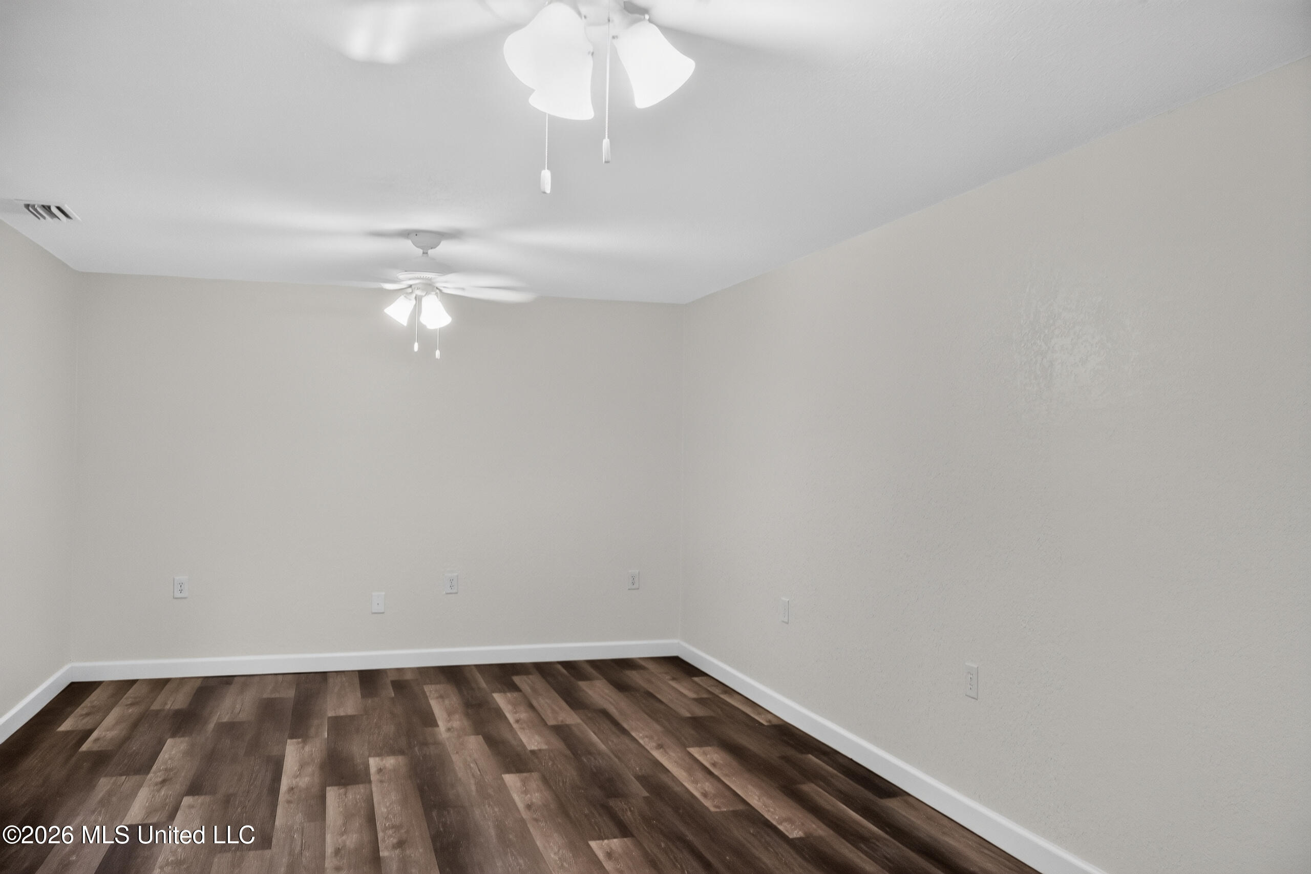 1910 Meadowbrook Street Property Photo 10