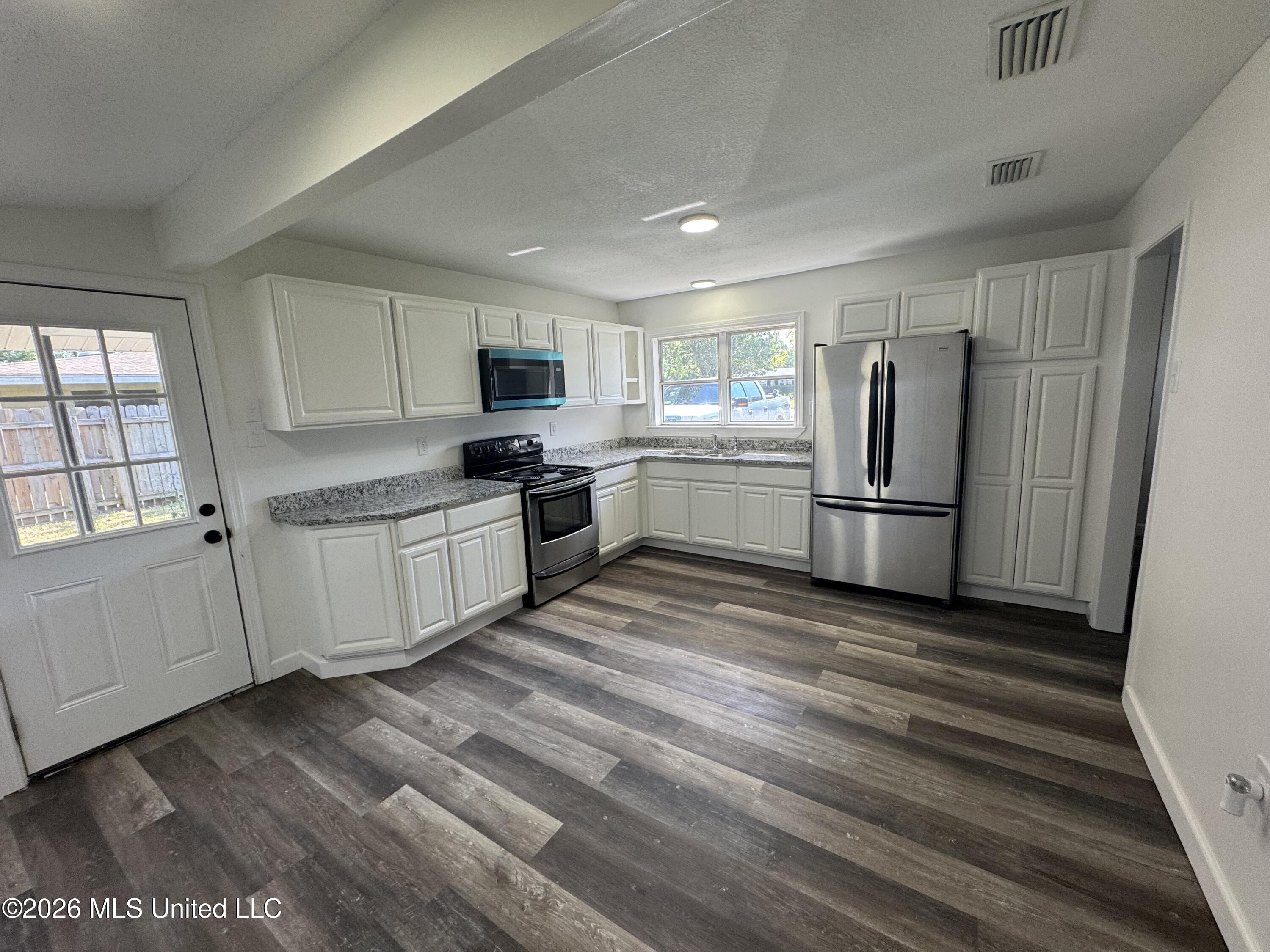 1910 Meadowbrook Street Property Photo 15