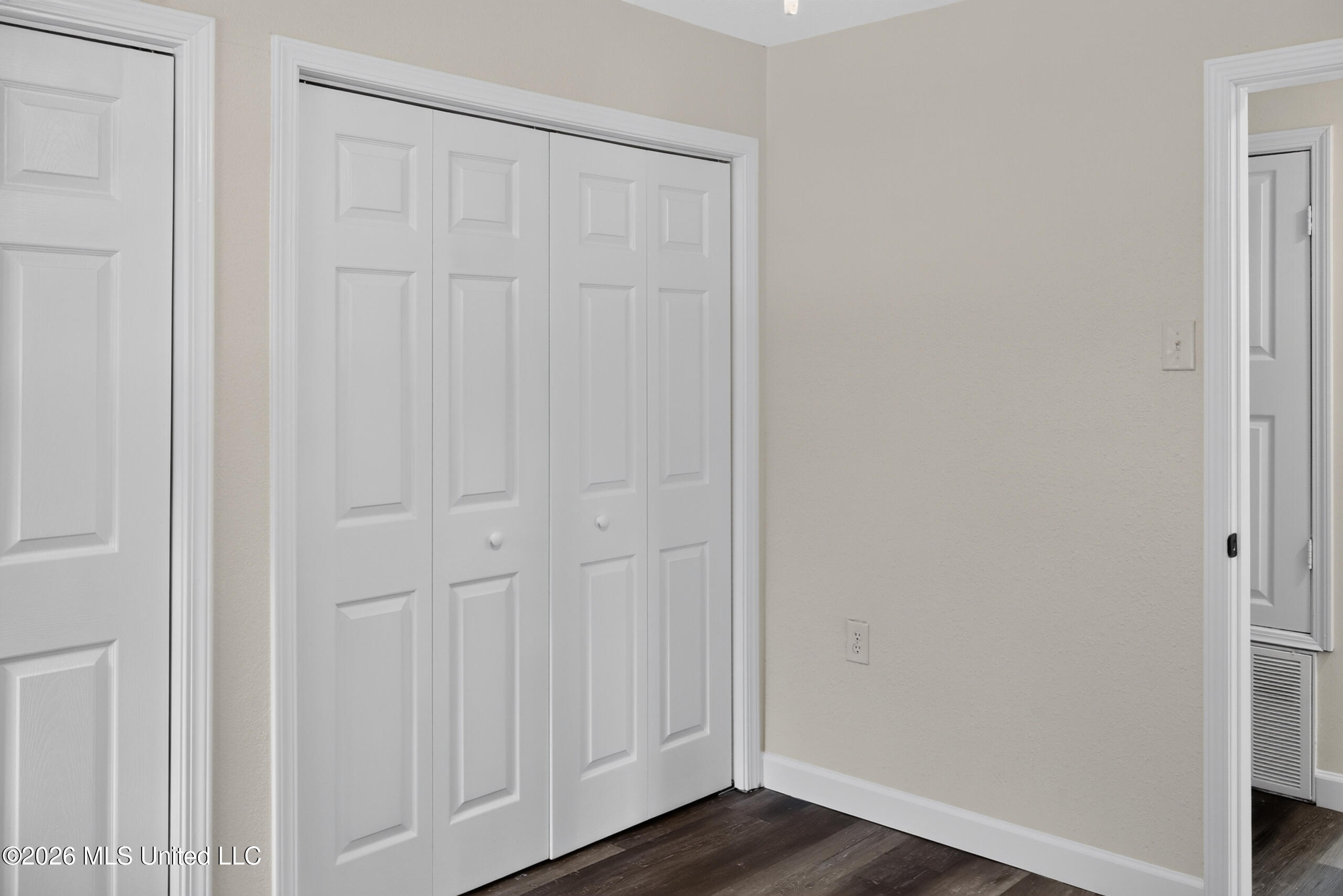 1910 Meadowbrook Street Property Photo 27