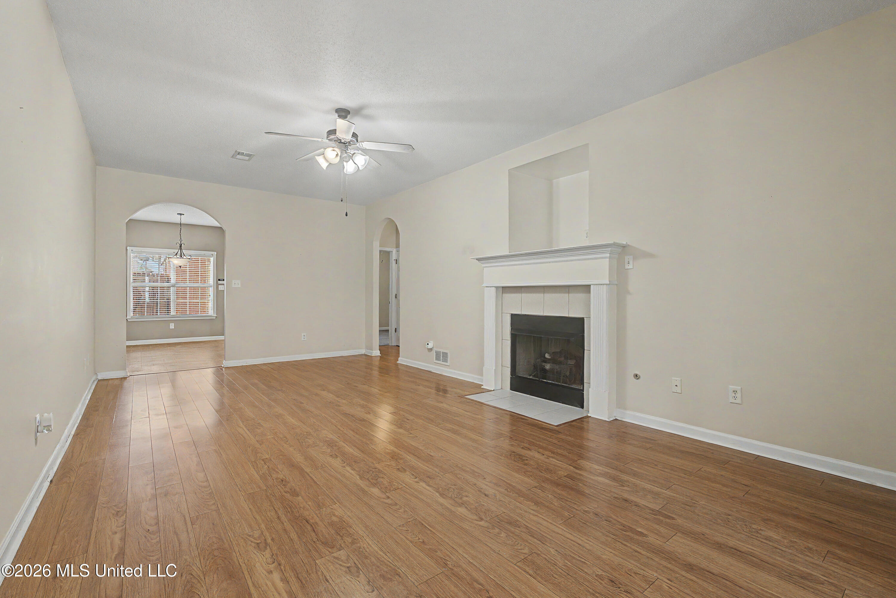 816 Cardinal Lane Property Photo 7