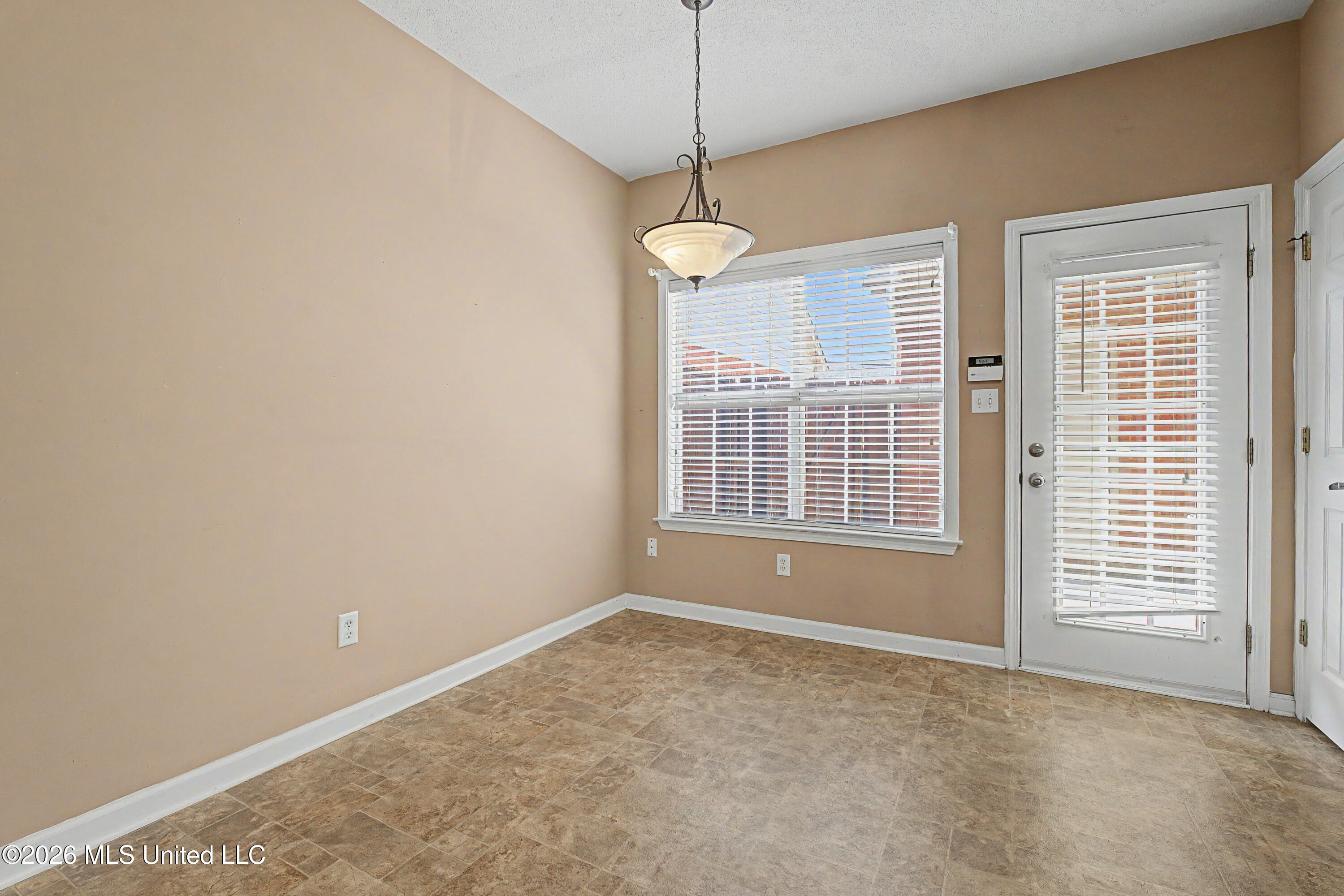 816 Cardinal Lane Property Photo 11
