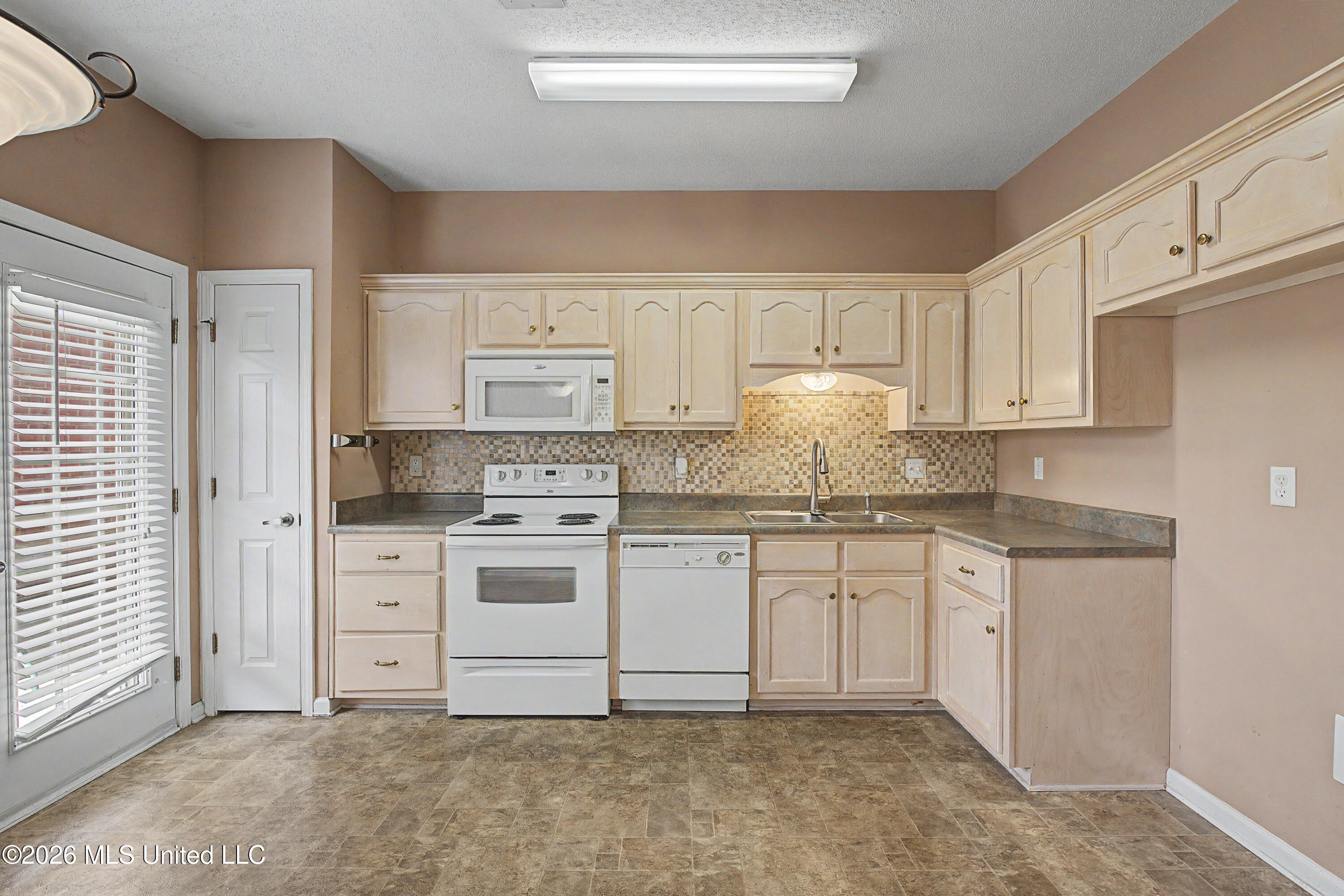 816 Cardinal Lane Property Photo 12