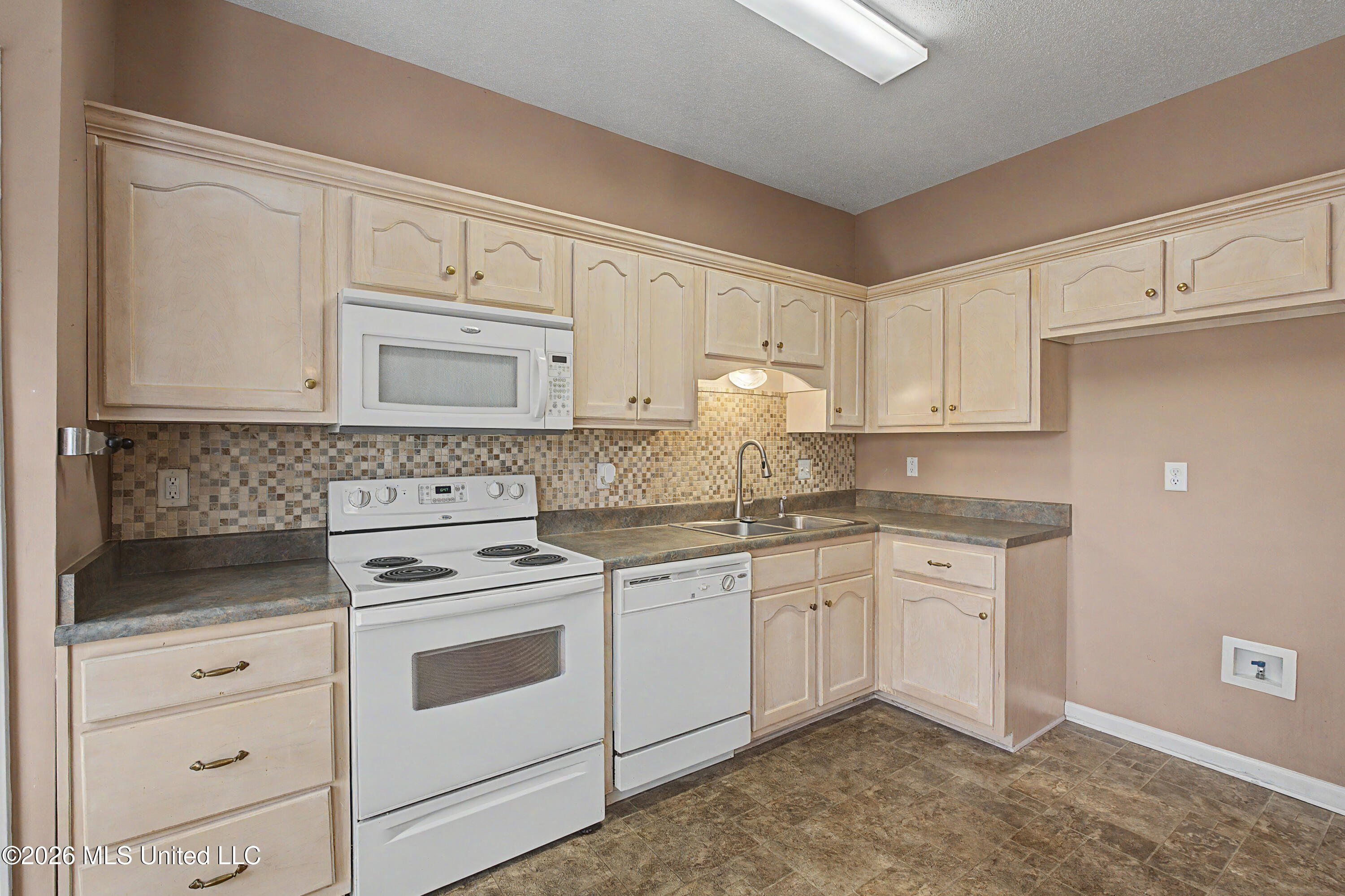 816 Cardinal Lane Property Photo 13
