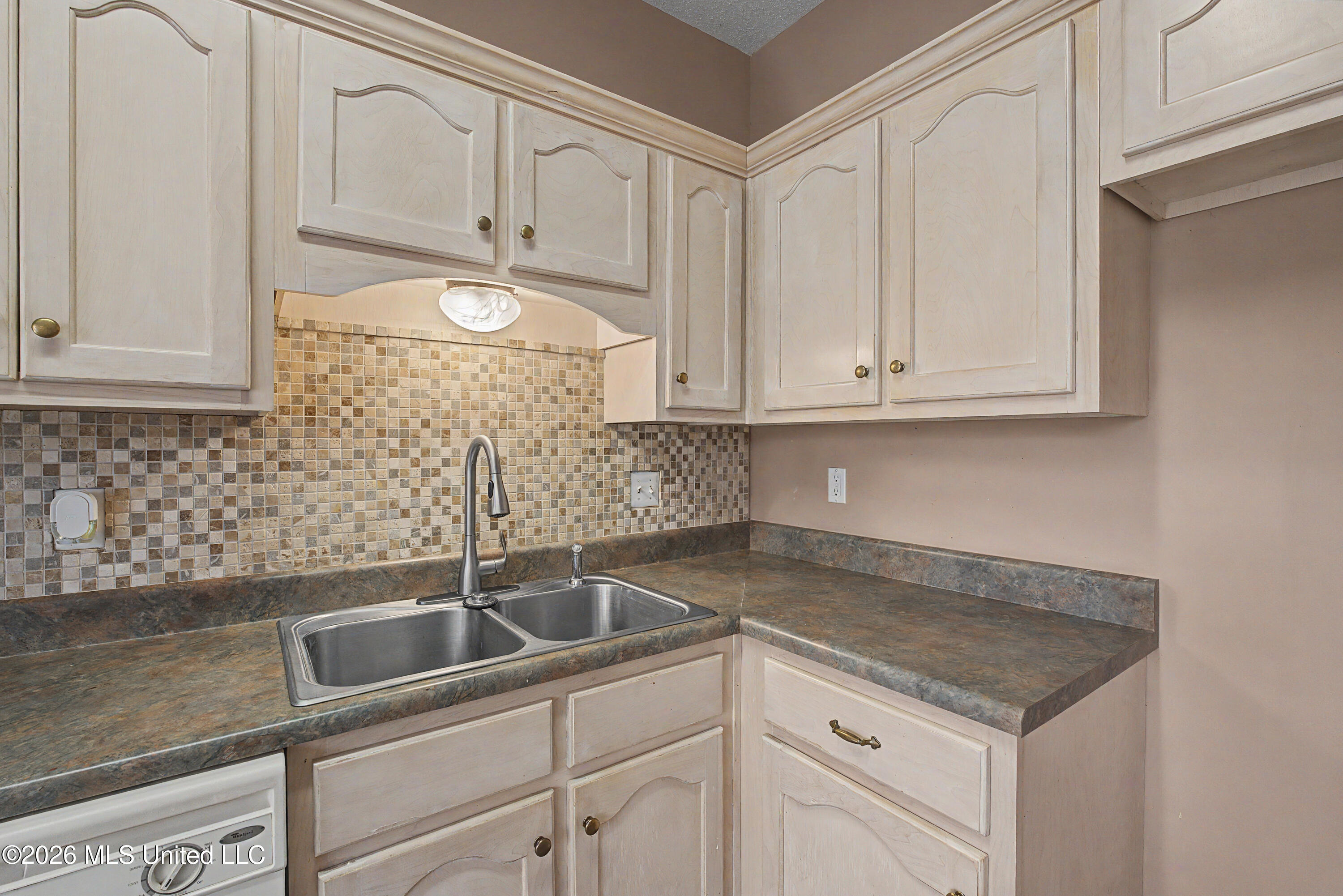 816 Cardinal Lane Property Photo 14