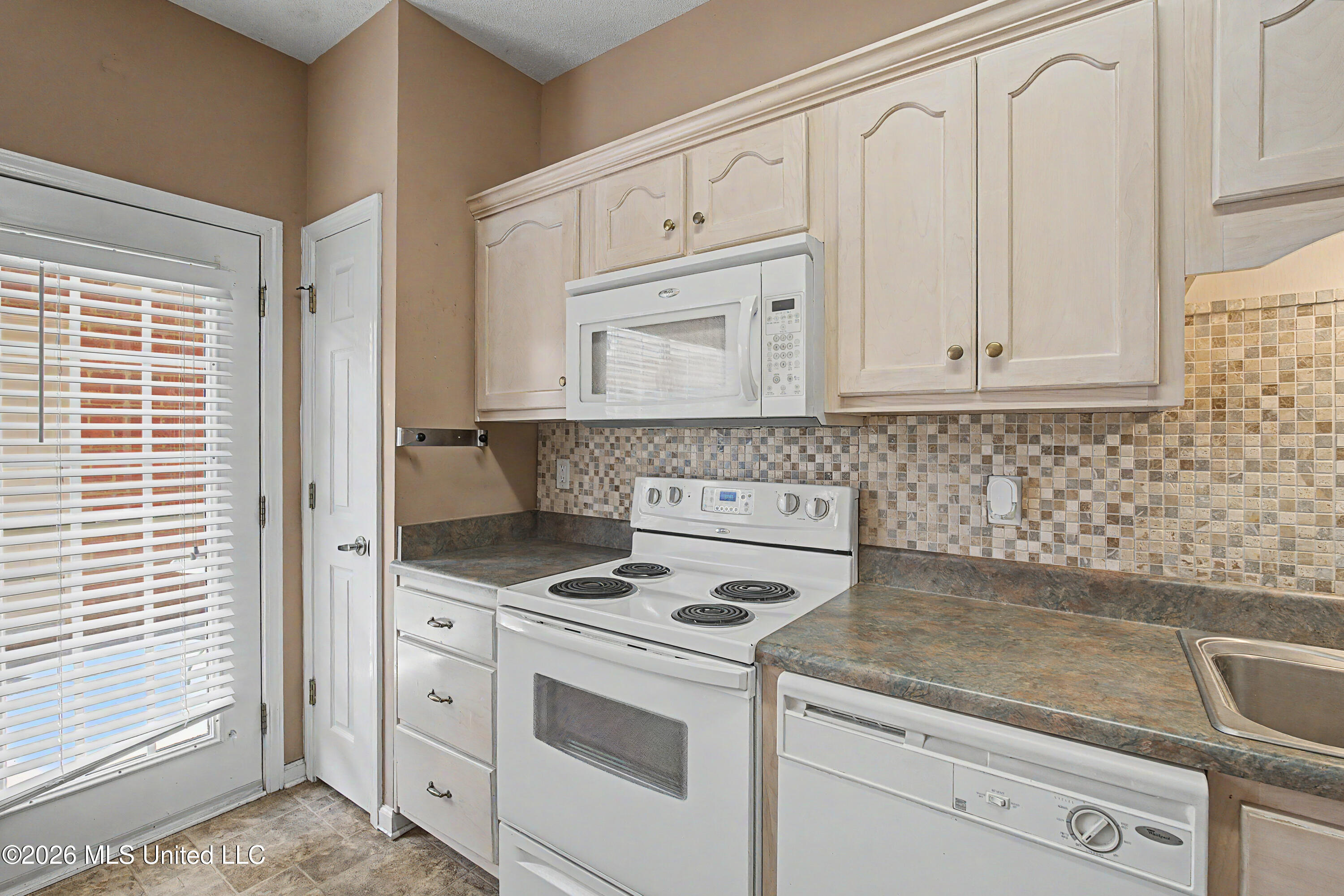 816 Cardinal Lane Property Photo 15
