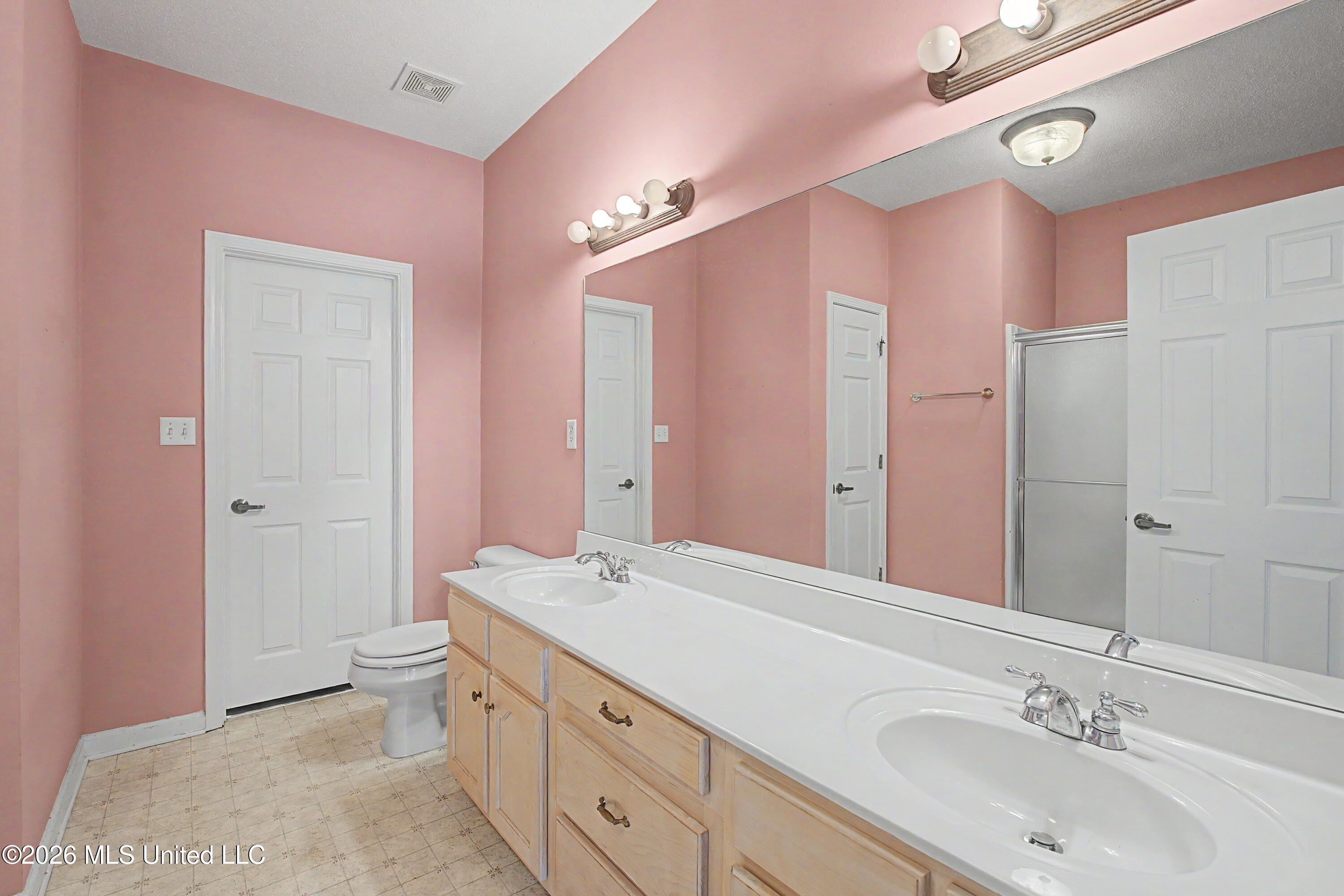 816 Cardinal Lane Property Photo 18