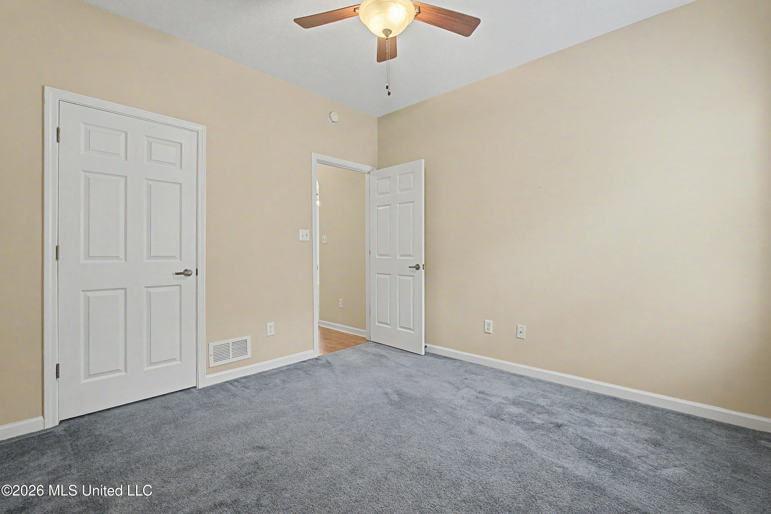 816 Cardinal Lane Property Photo 23