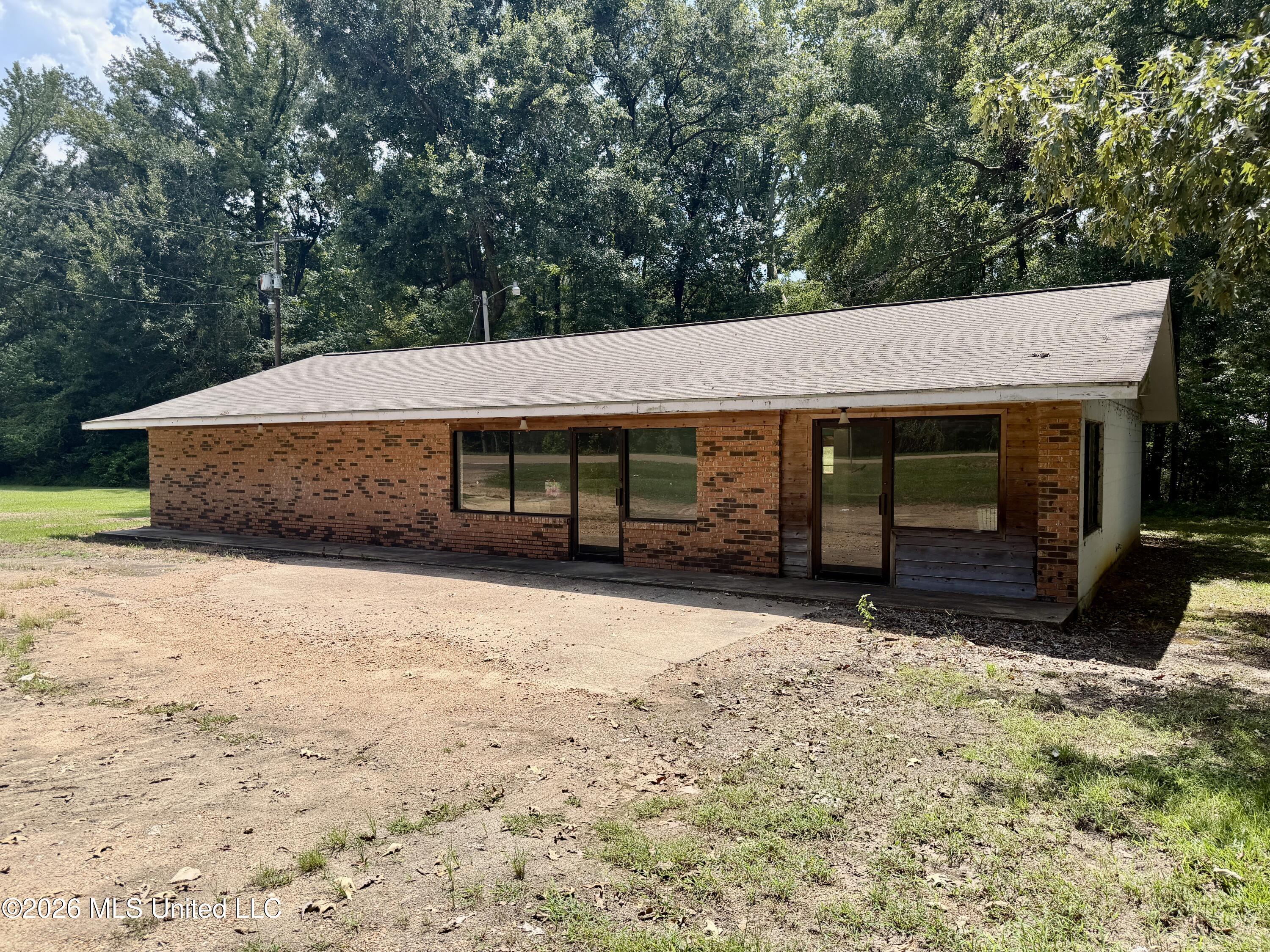 1125 Clinton-tinnin Road Property Photo 1