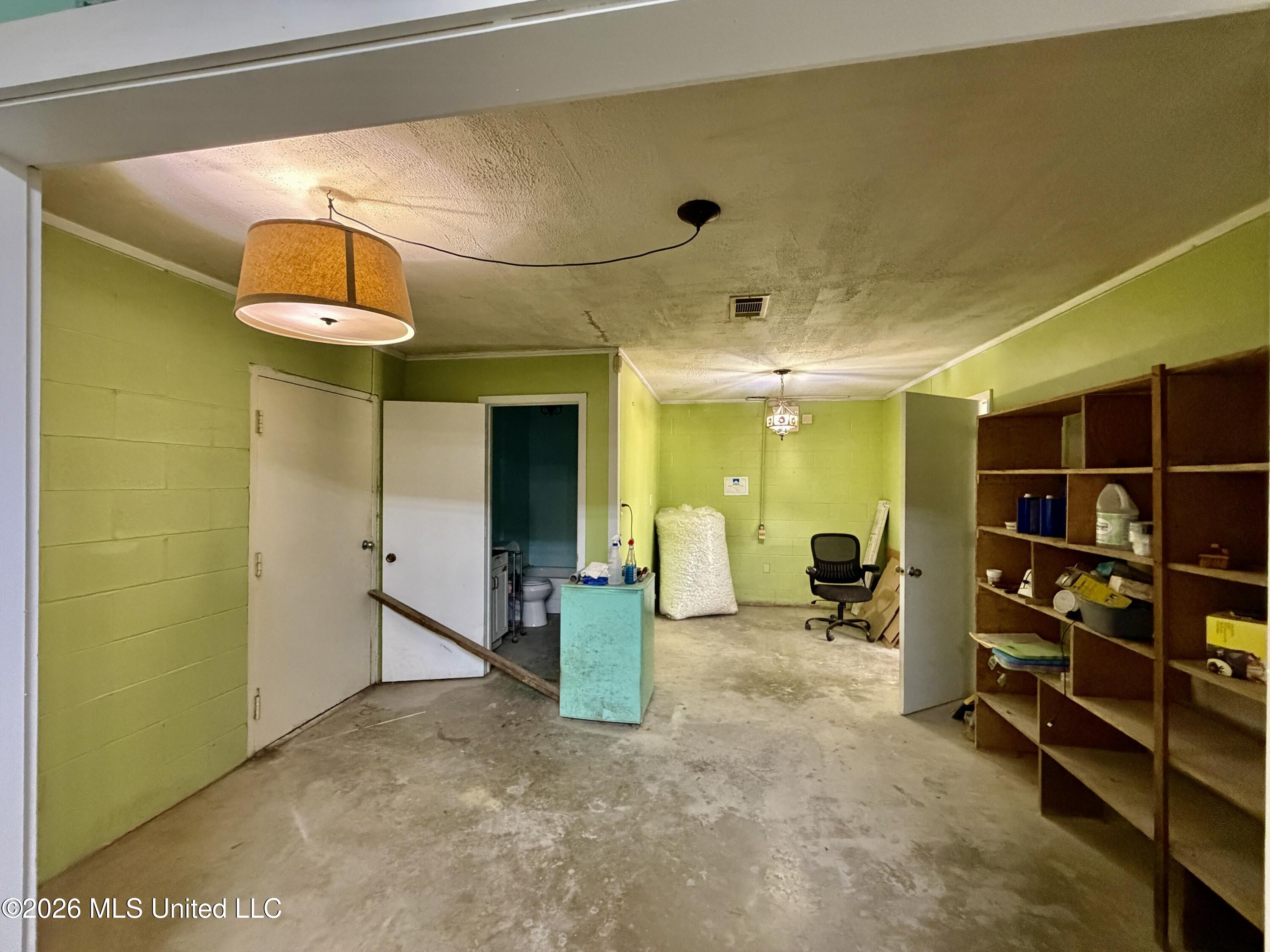 1125 Clinton-tinnin Road Property Photo 7