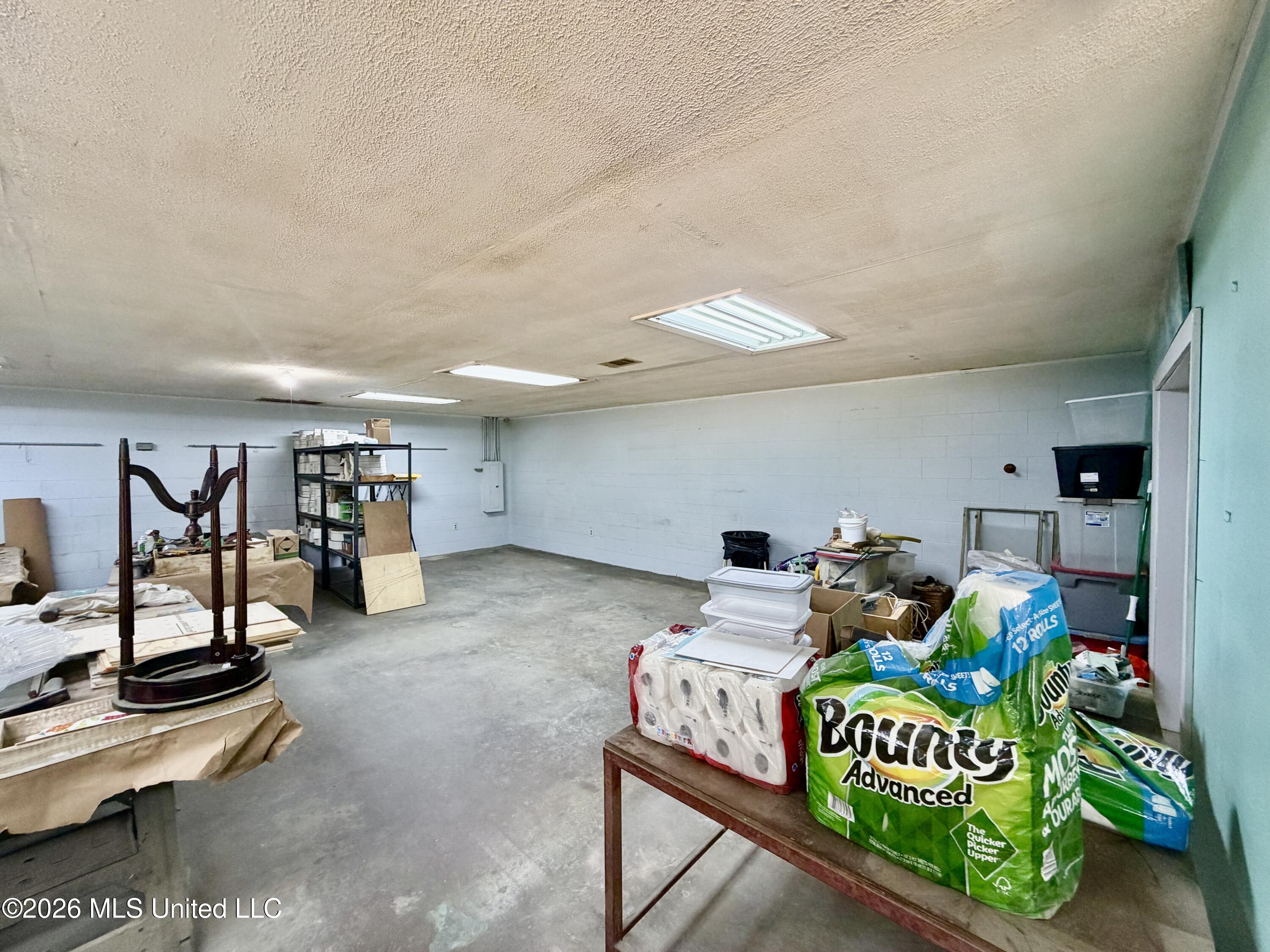 1125 Clinton-tinnin Road Property Photo 8