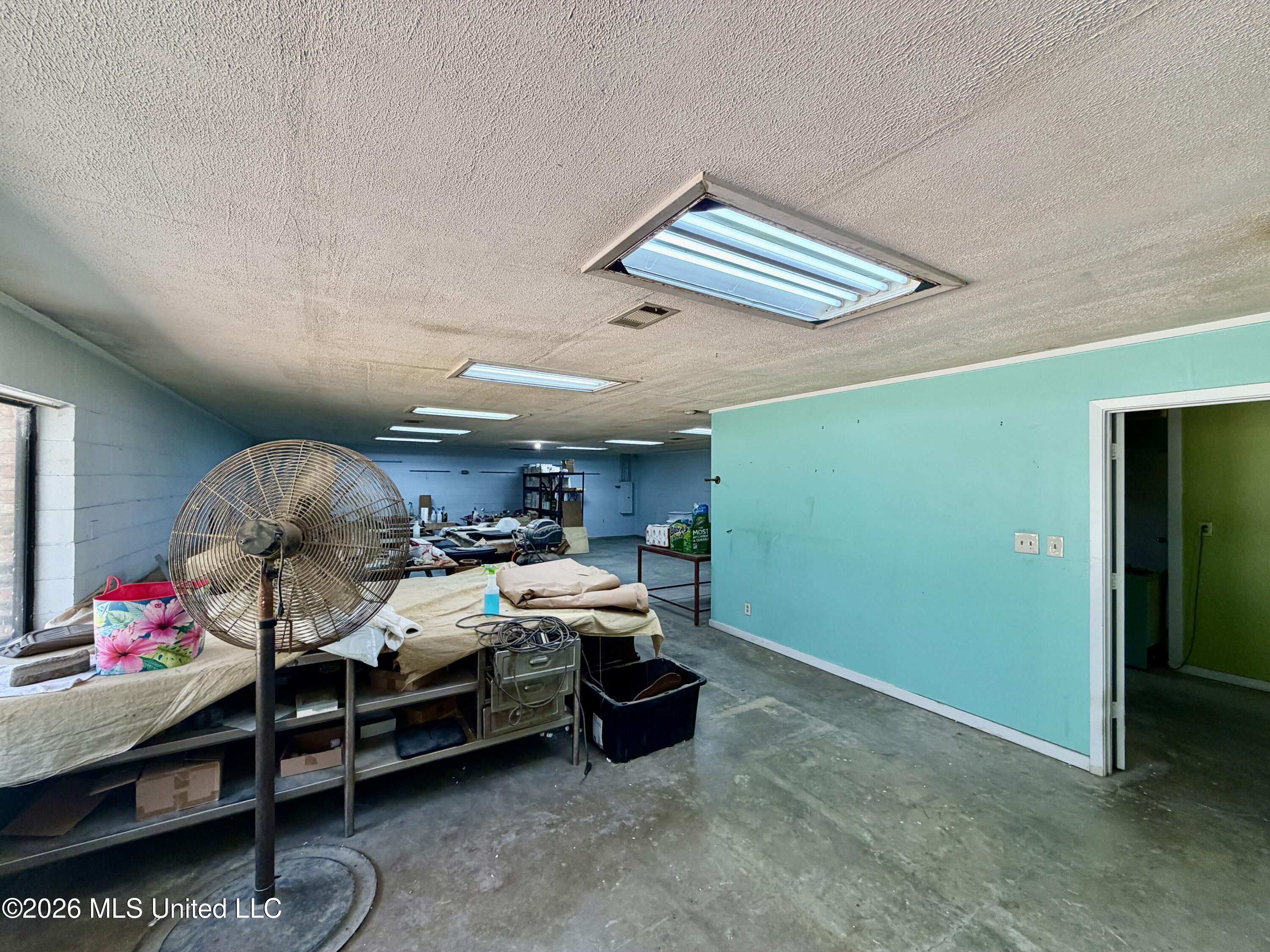 1125 Clinton-tinnin Road Property Photo 10