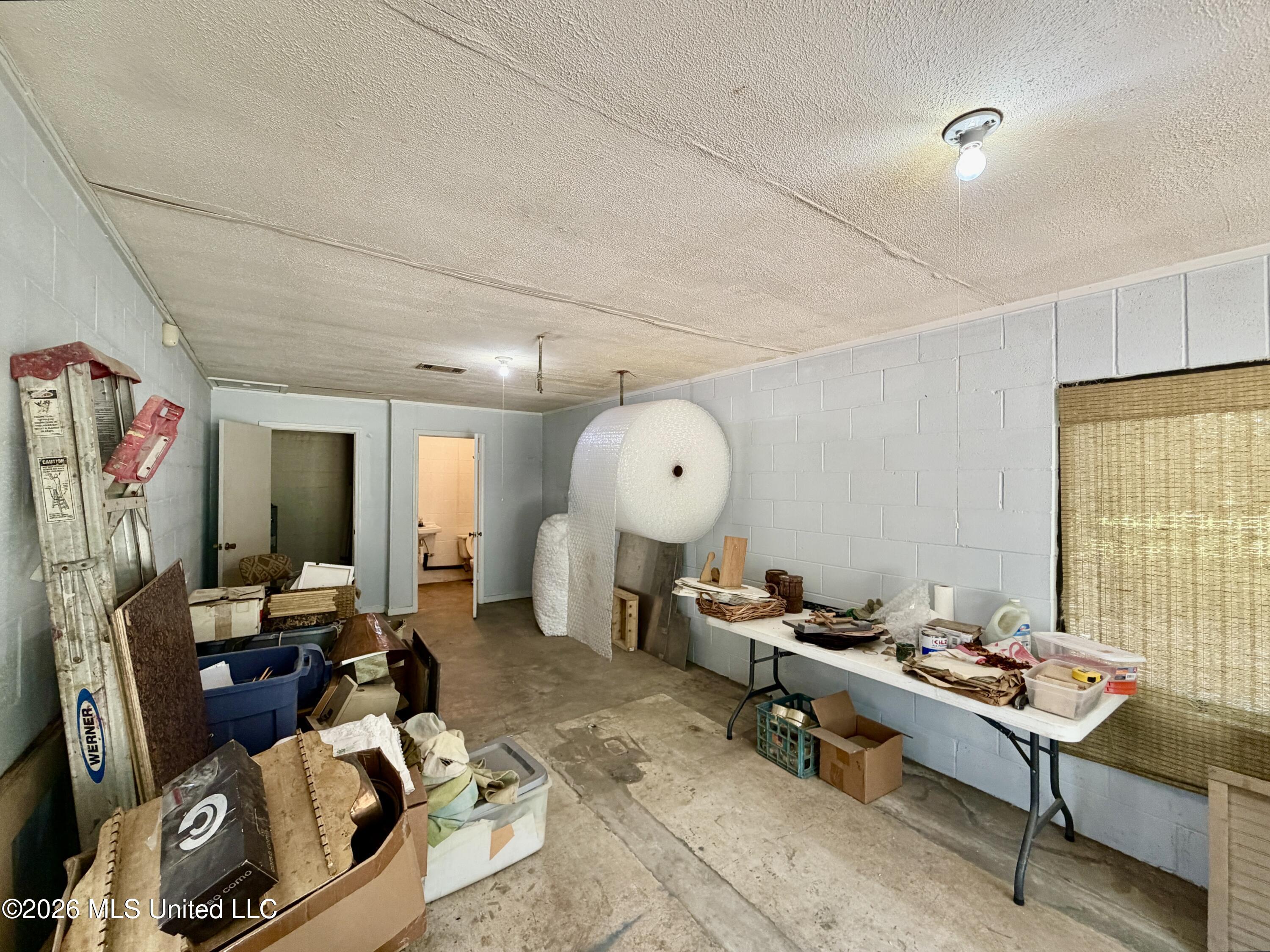 1125 Clinton-tinnin Road Property Photo 14