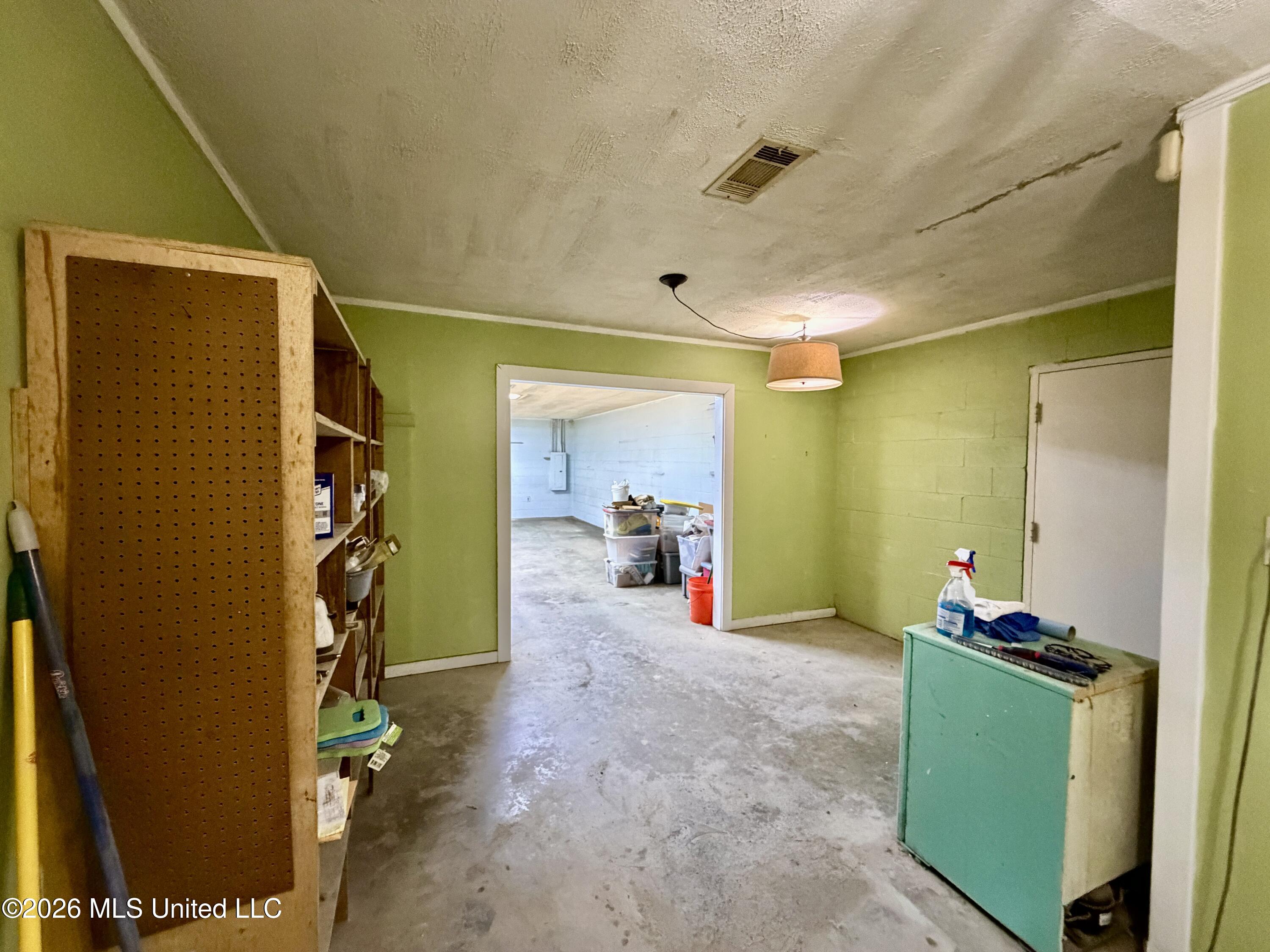 1125 Clinton-tinnin Road Property Photo 16