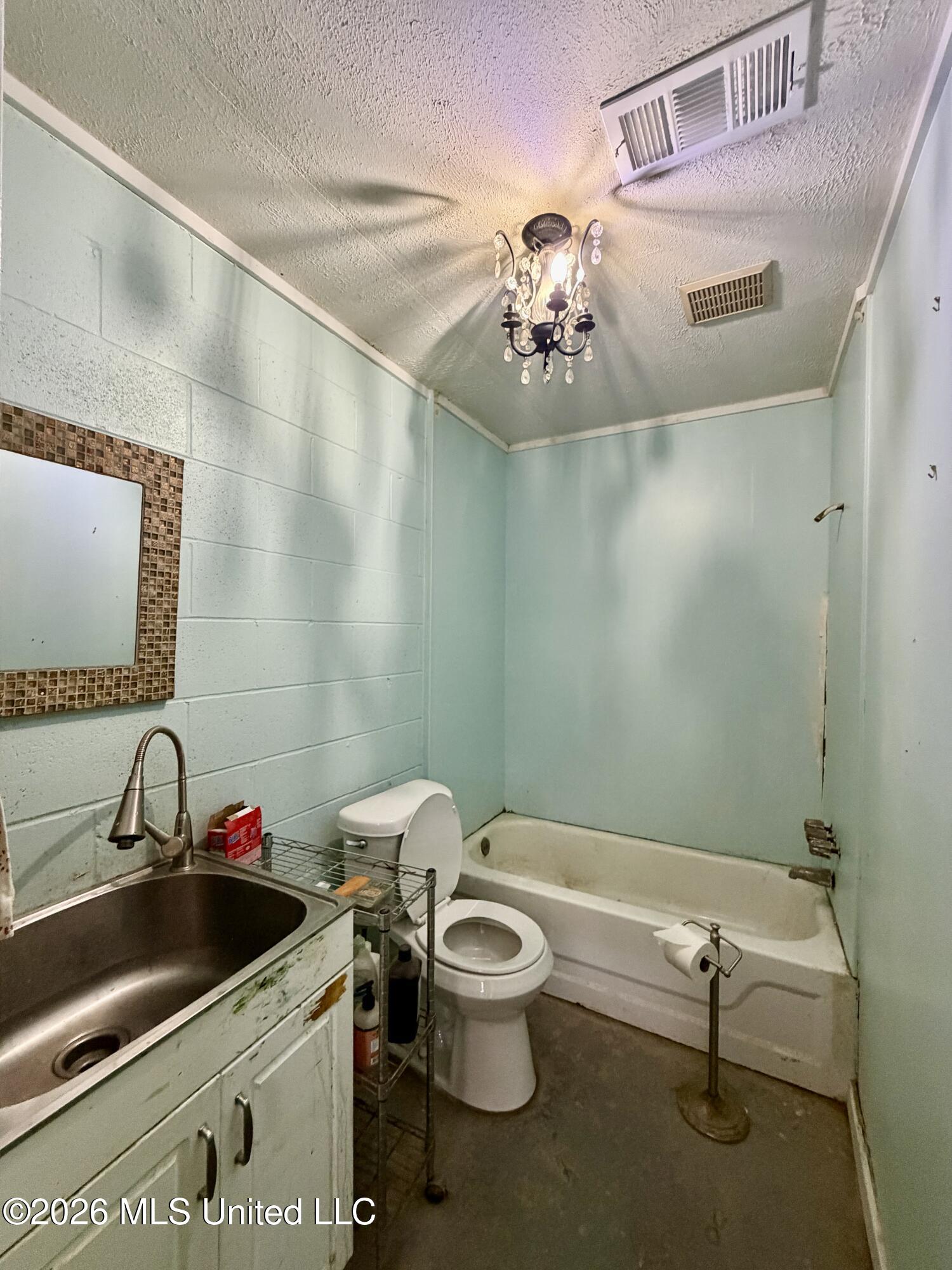 1125 Clinton-tinnin Road Property Photo 18