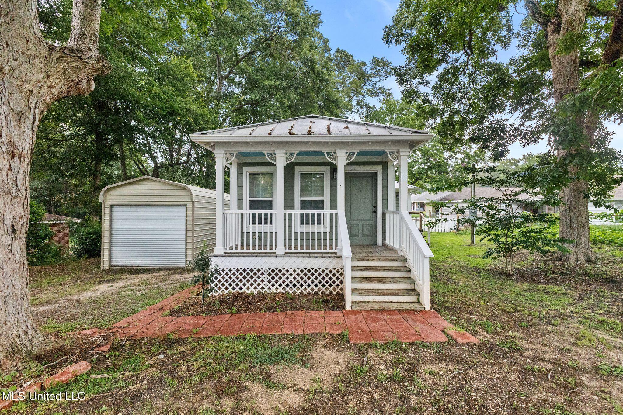 533 E College Avenue Property Photo 2