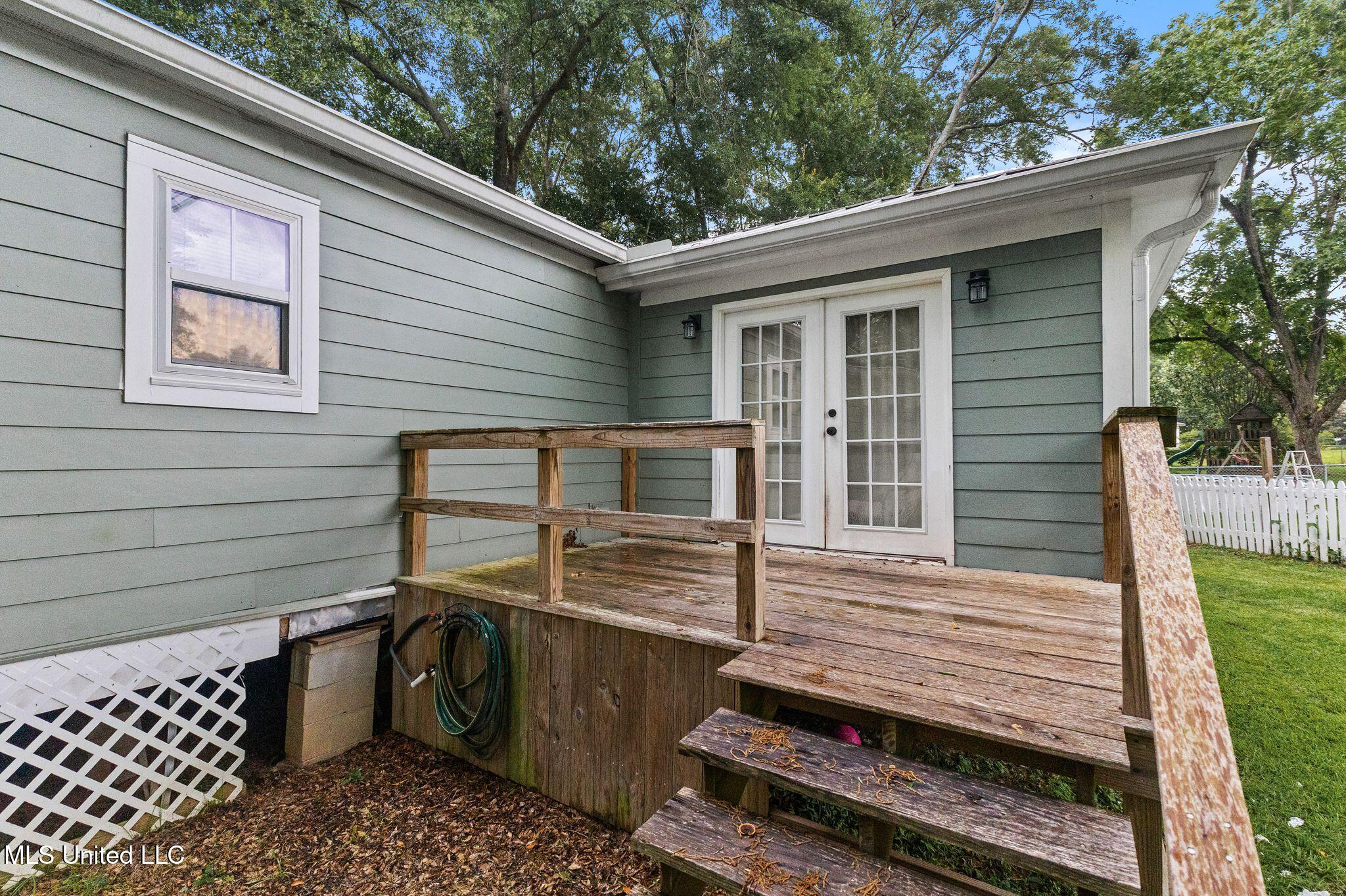 533 E College Avenue Property Photo 5