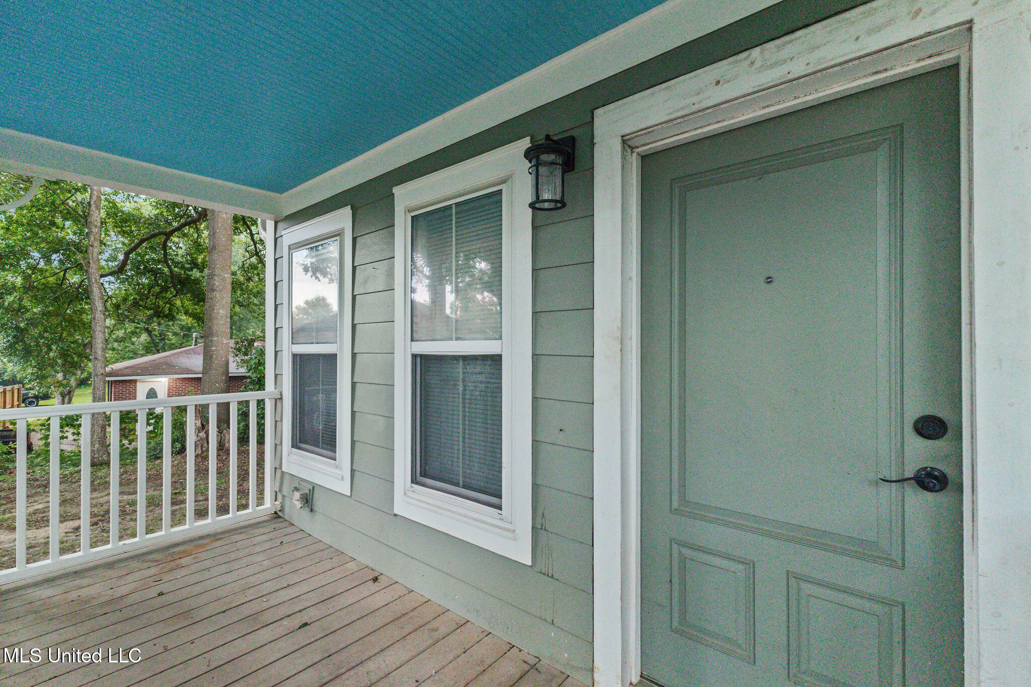 533 E College Avenue Property Photo 6