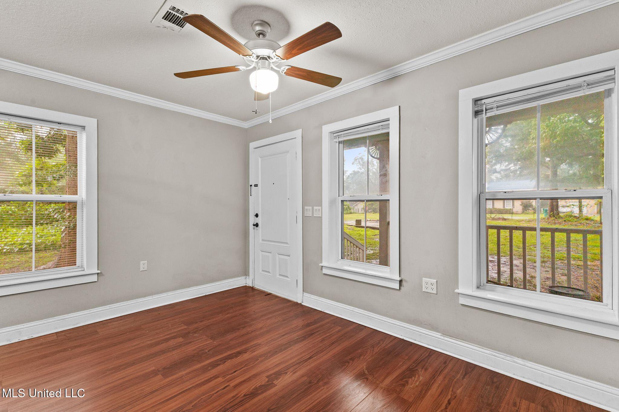 533 E College Avenue Property Photo 8