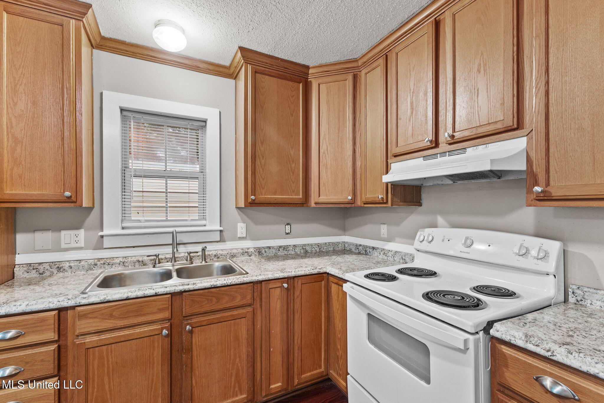 533 E College Avenue Property Photo 11