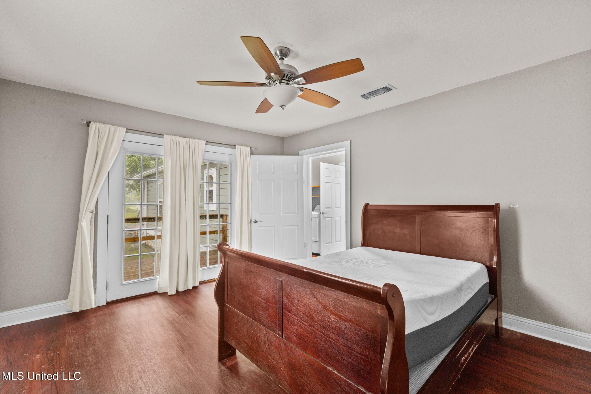 533 E College Avenue Property Photo 13
