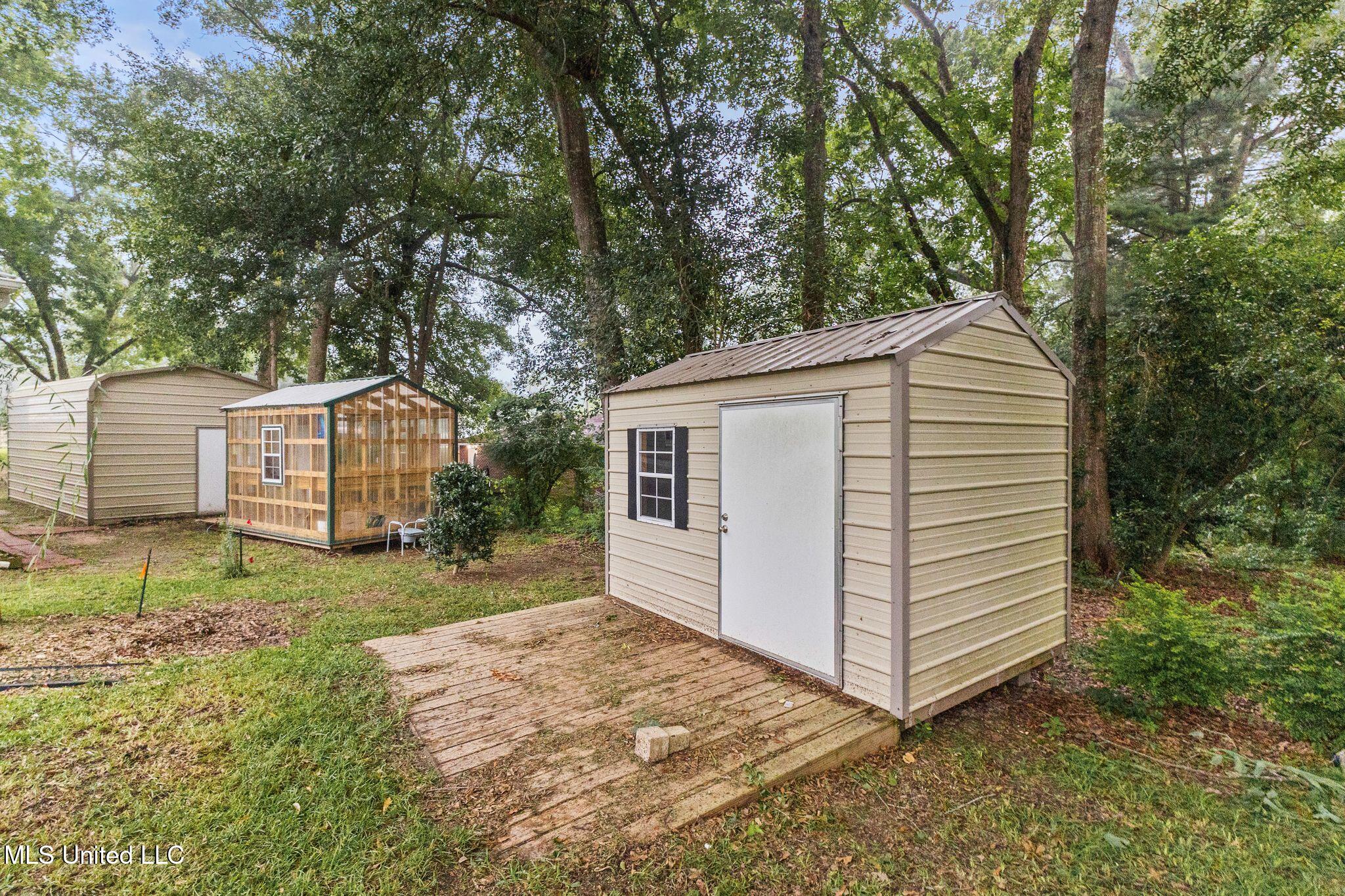 533 E College Avenue Property Photo 24