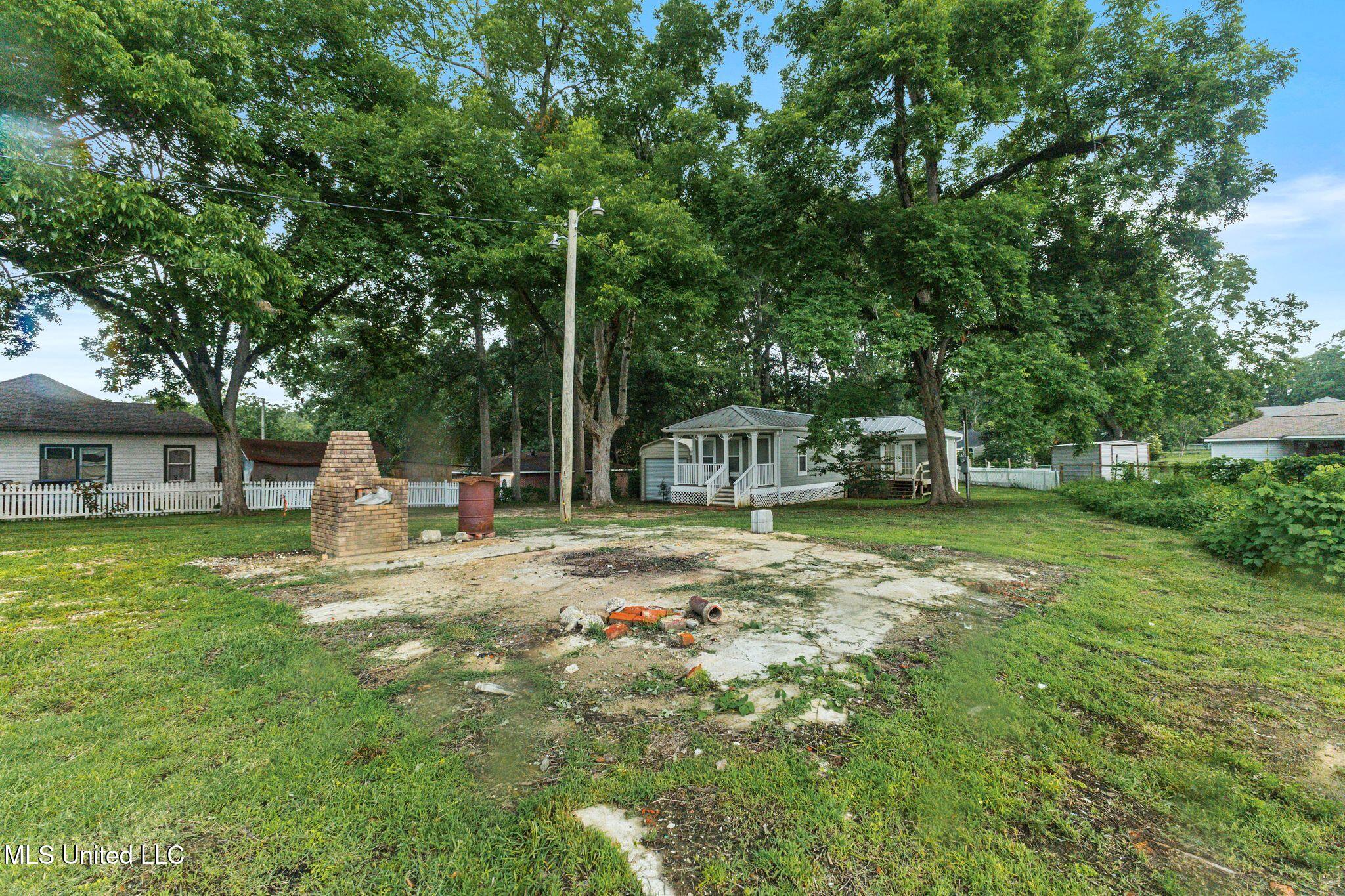 533 E College Avenue Property Photo 25