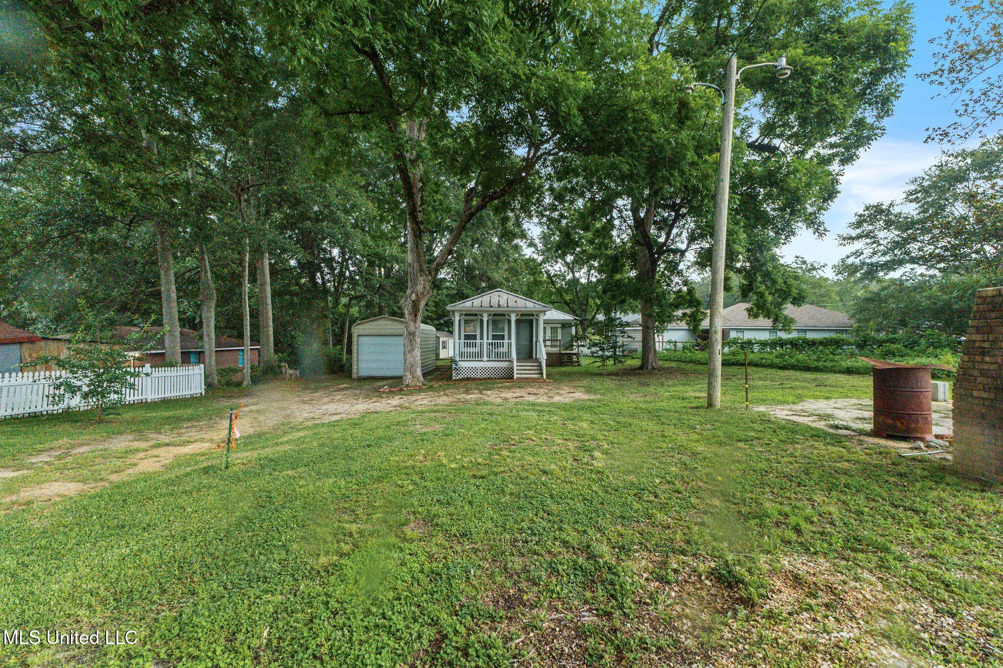 533 E College Avenue Property Photo 27
