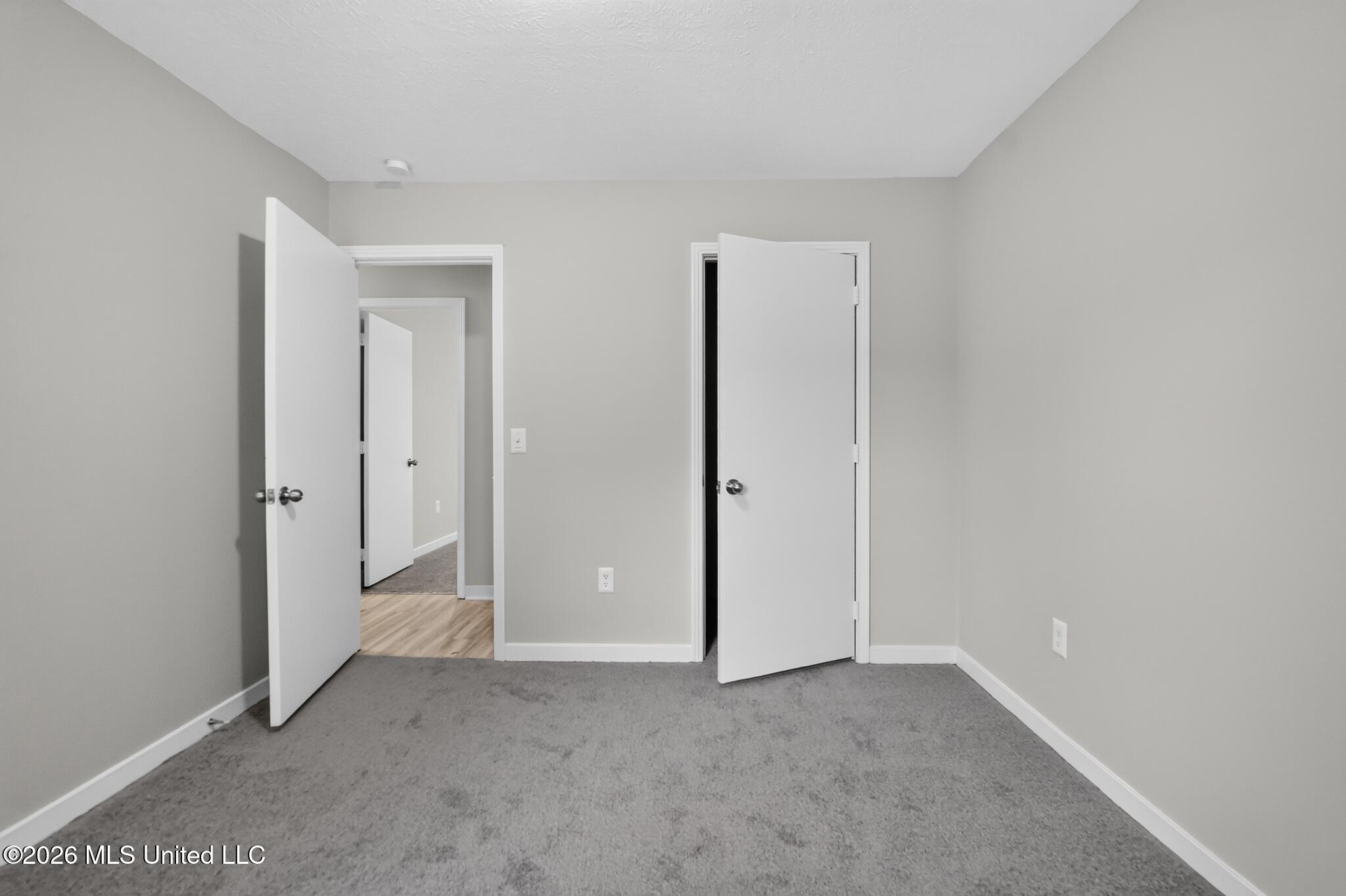334 E Timber Ridge Court Property Photo 12