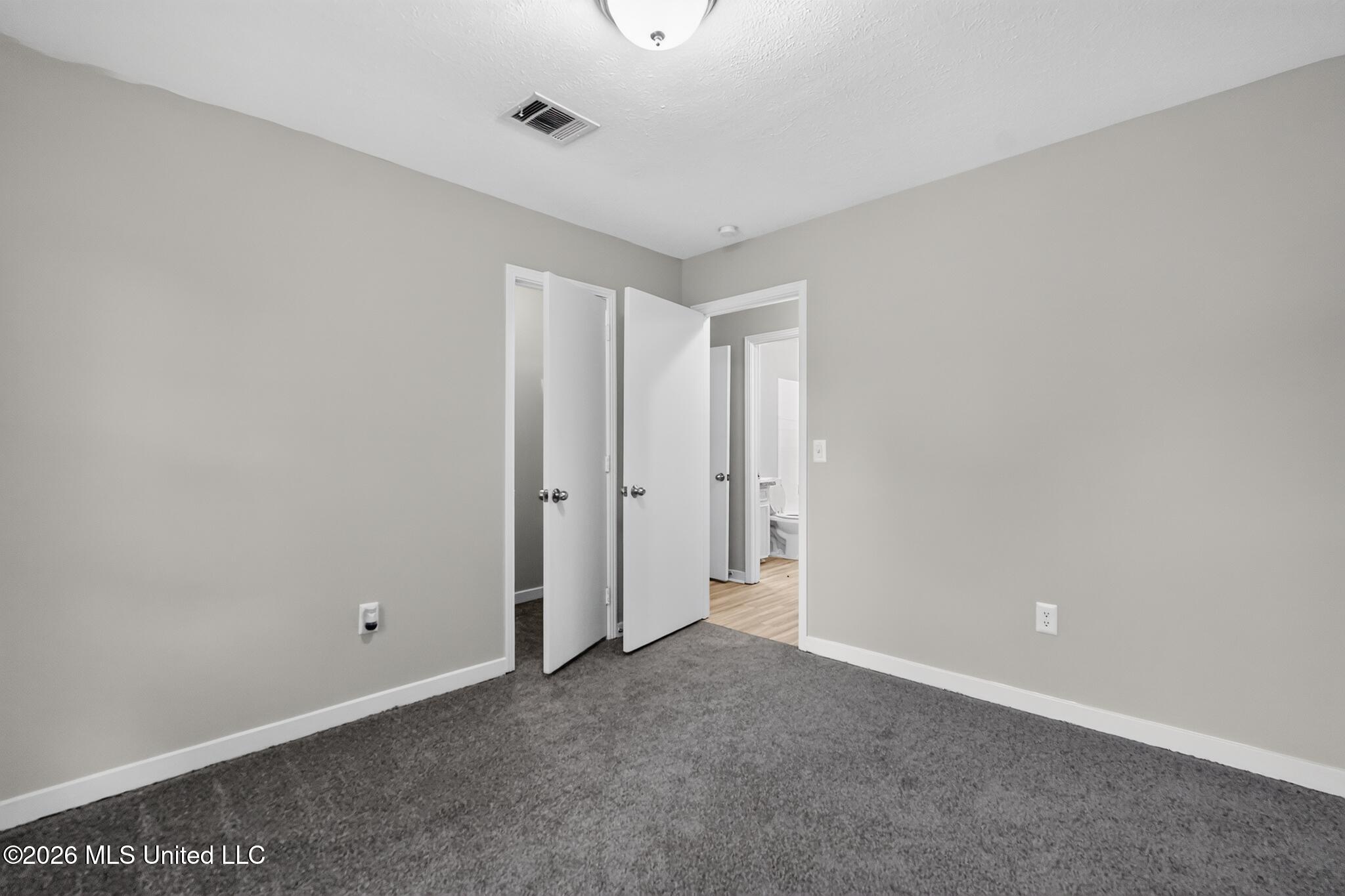 334 E Timber Ridge Court Property Photo 18