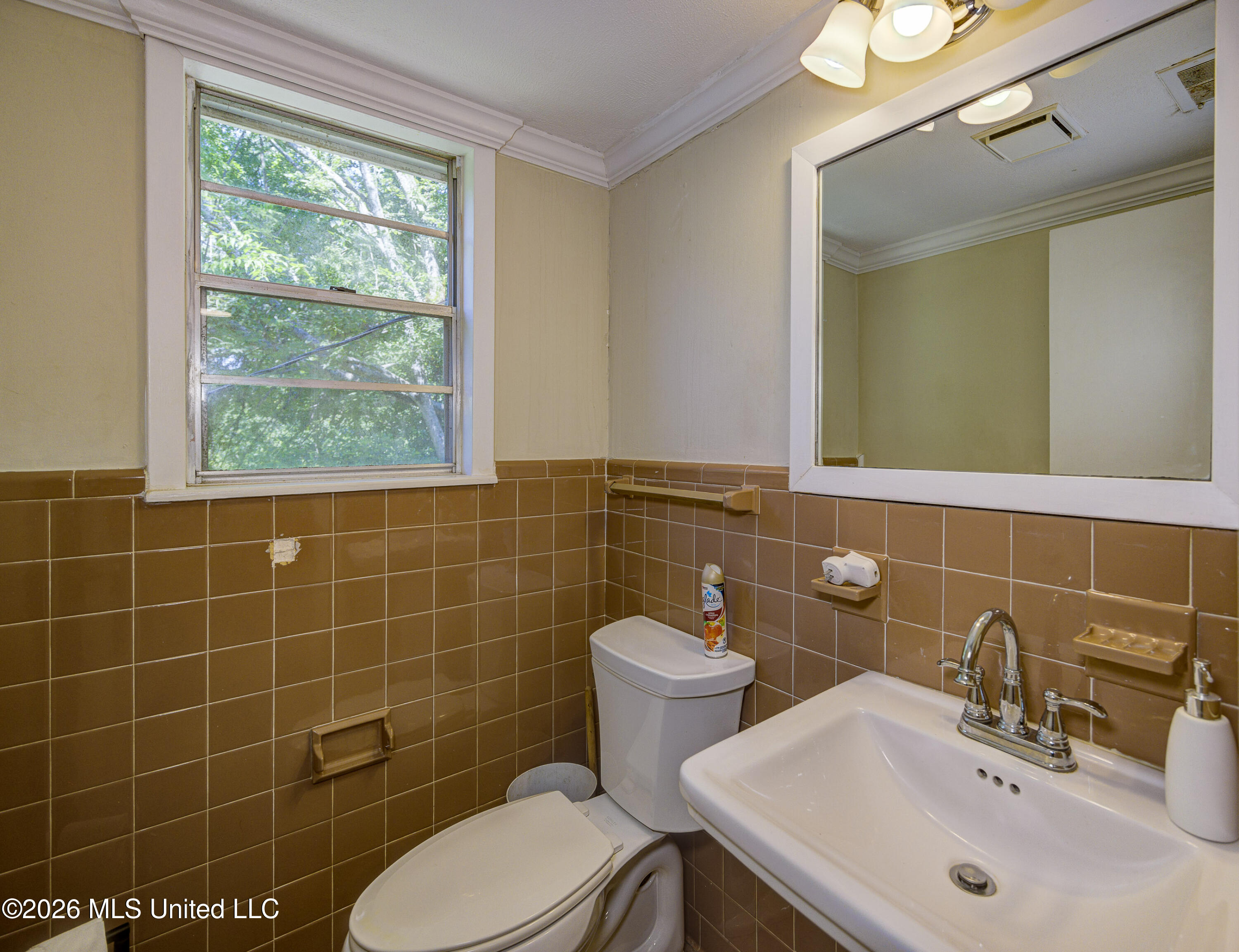 101 Colonial Drive Property Photo 28