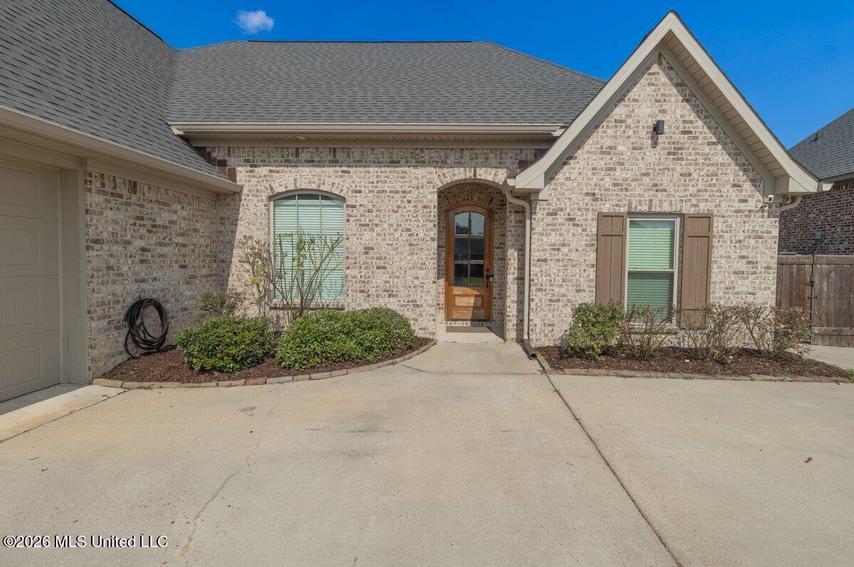 609 Gloucester Way Property Photo 2