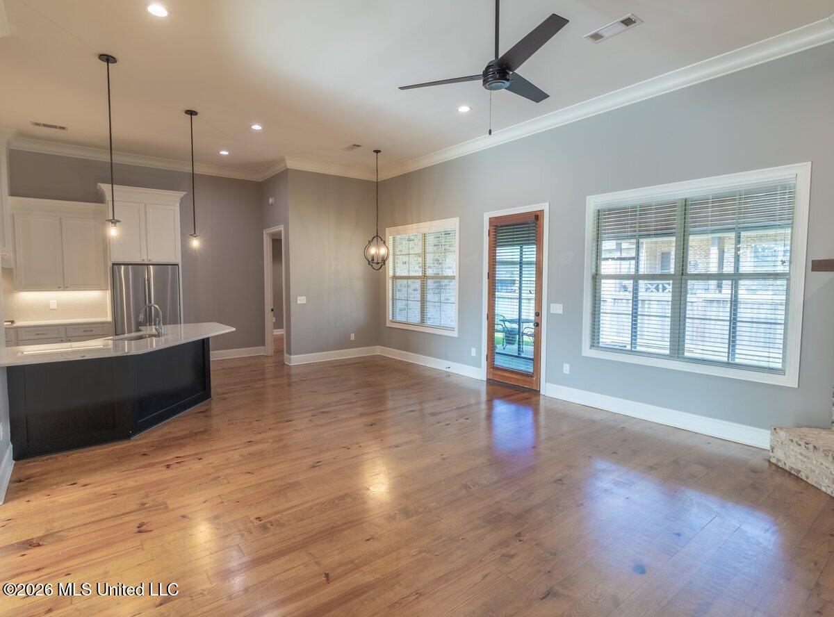 609 Gloucester Way Property Photo 6