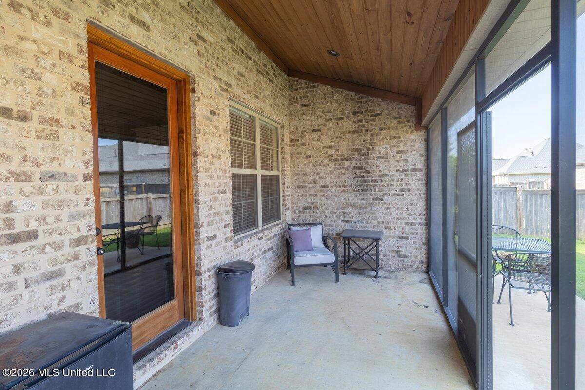 609 Gloucester Way Property Photo 32