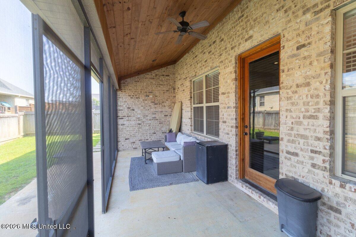 609 Gloucester Way Property Photo 33