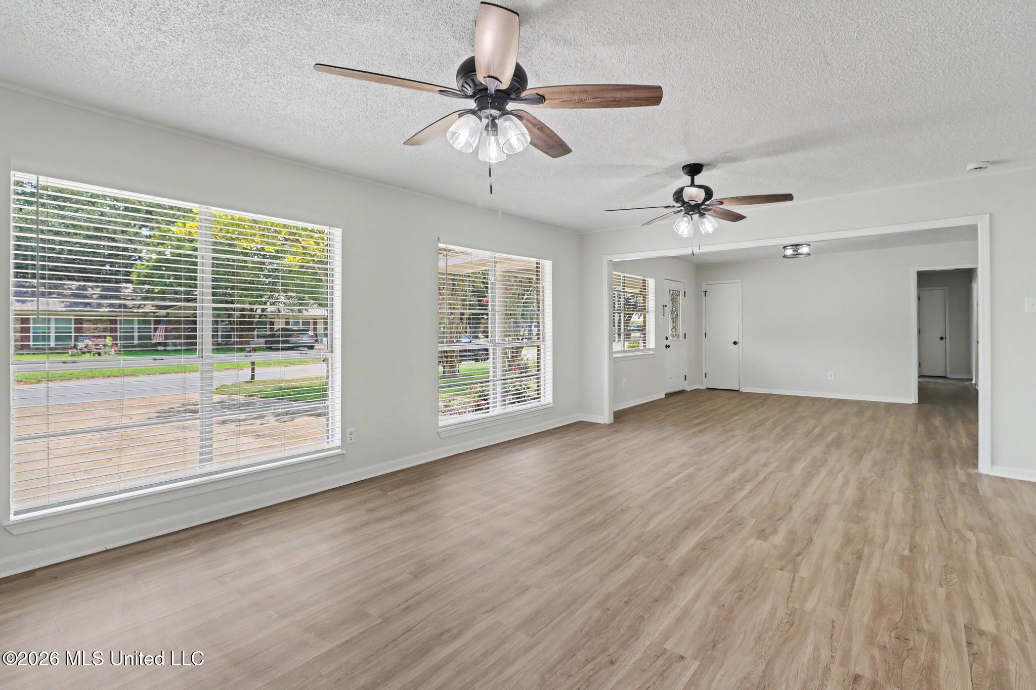 2074 Trailwood Drive Property Photo 4