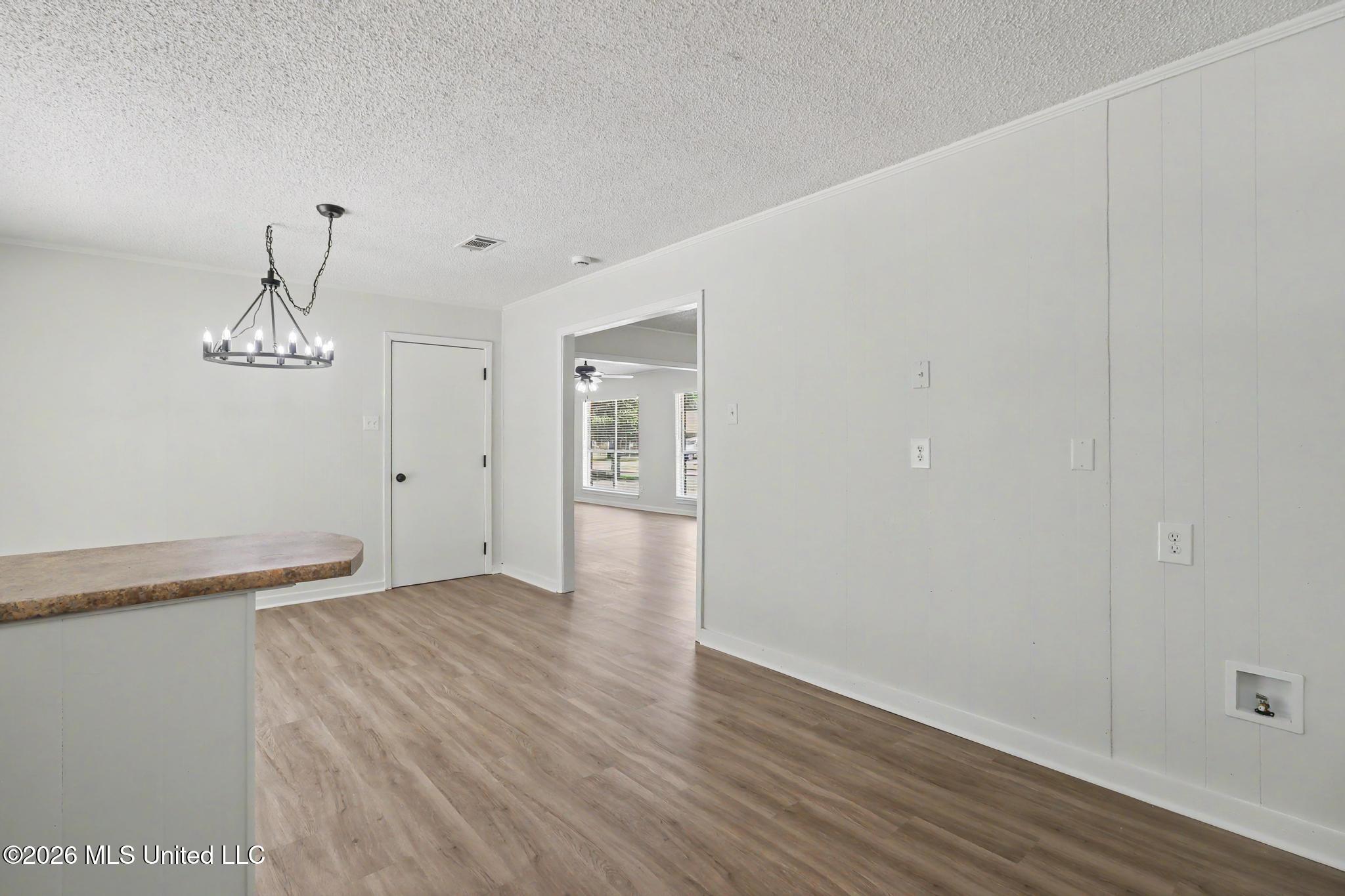 2074 Trailwood Drive Property Photo 8